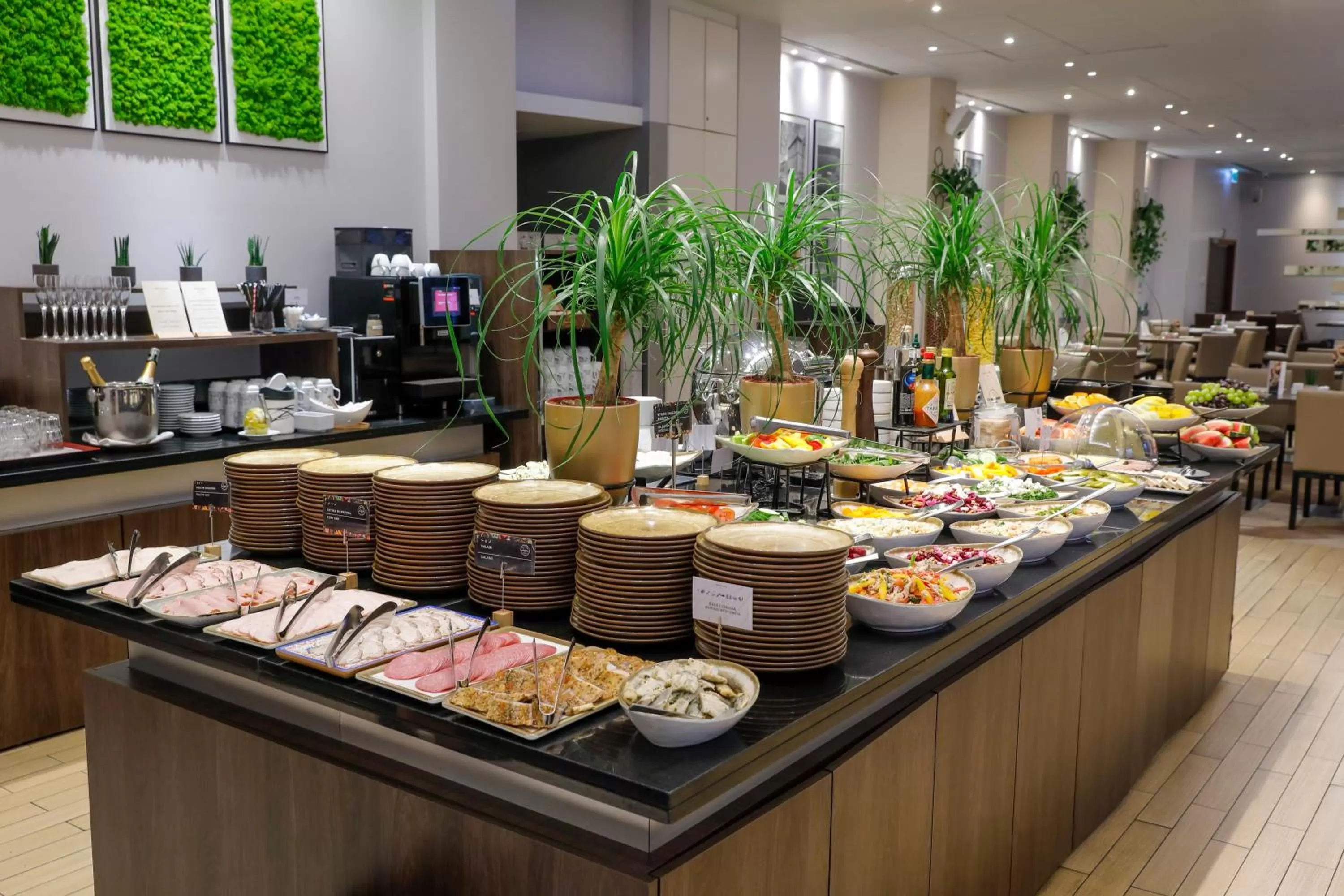Restaurant/places to eat in Mercure Warszawa Grand
