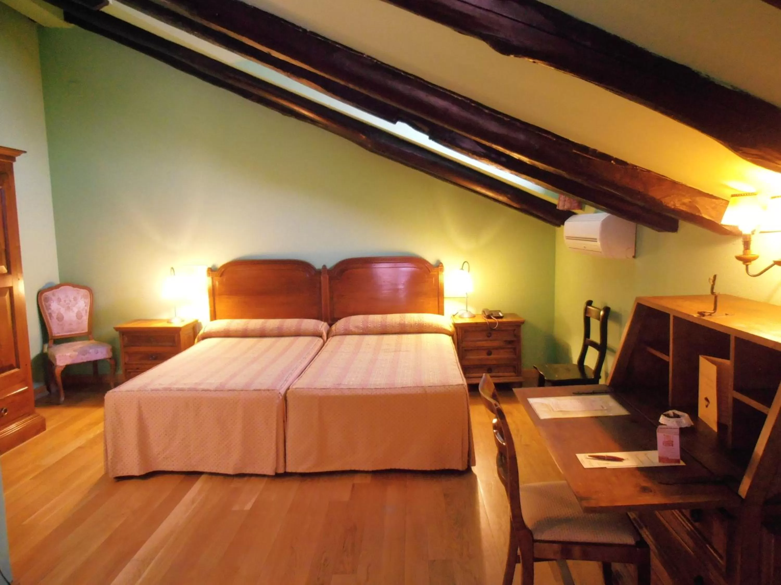 Photo of the whole room, Bed in Hotel La Posada Regia