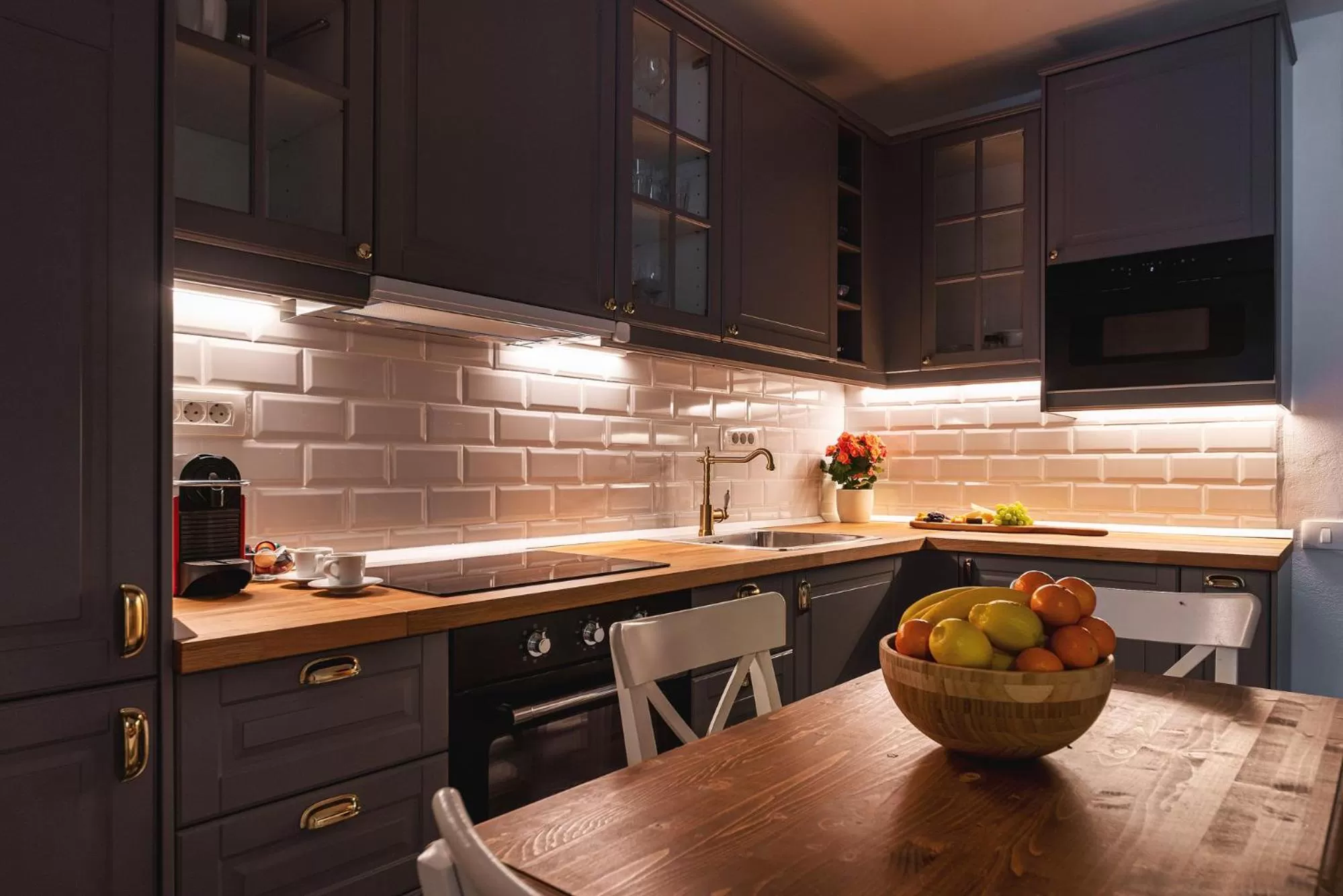 Kitchen or kitchenette in Nikolas Haus Premium Historic Center Stay & Free Parking