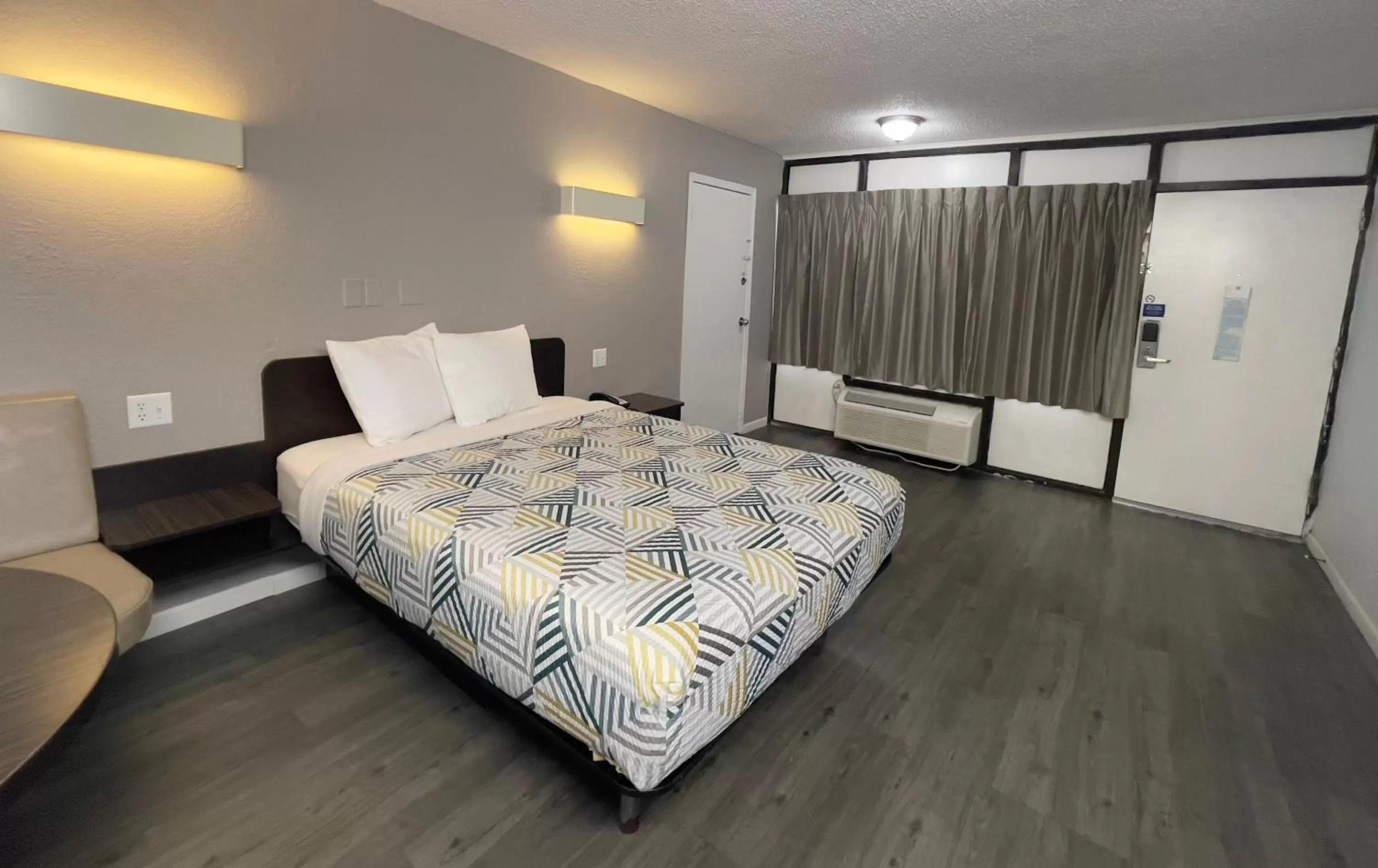 Bed in Motel 6-Sallisaw, OK