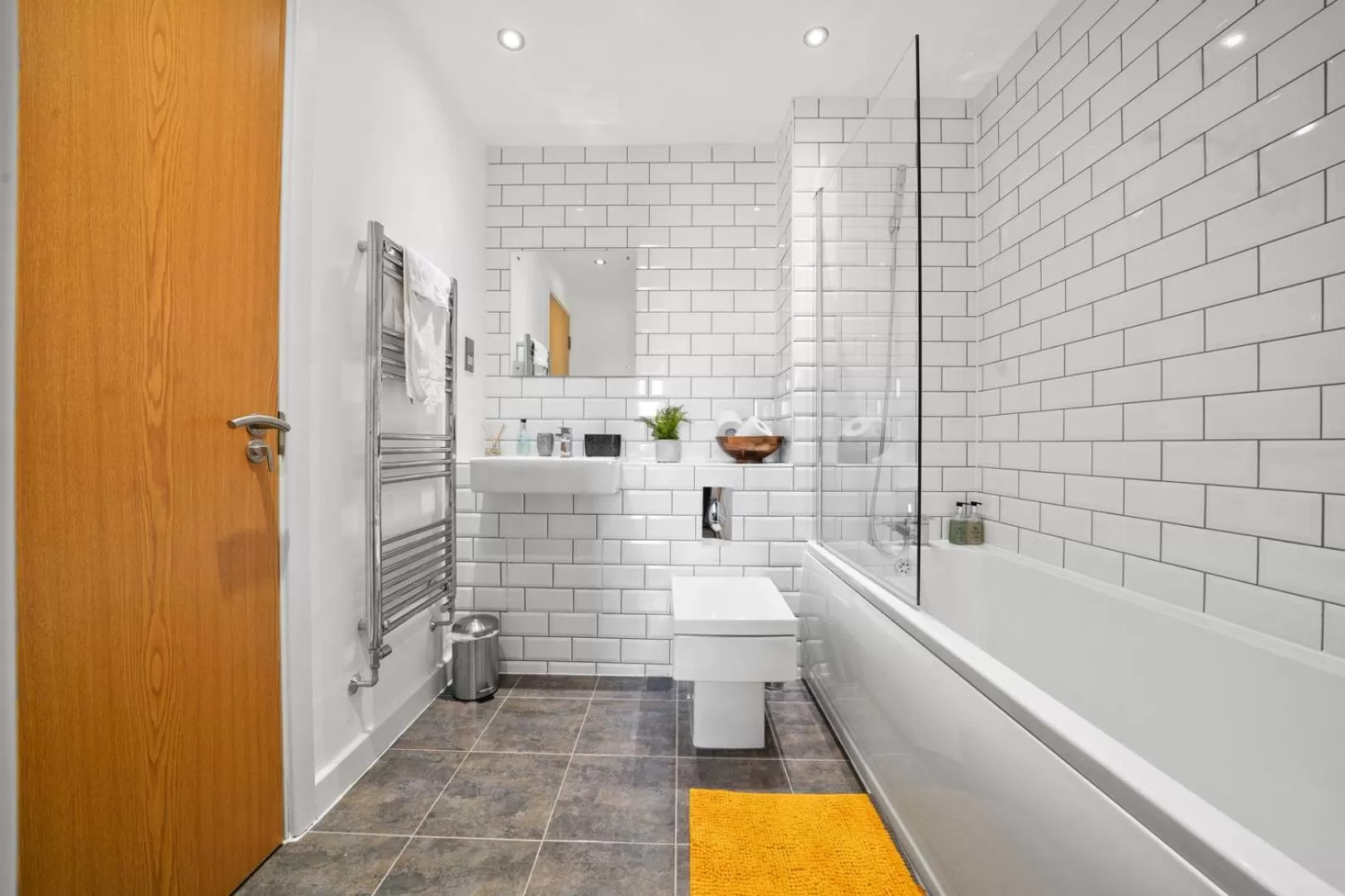 Shower in Onyx O2 Arena Brindley Place Broad Street Large Spacious Apartment