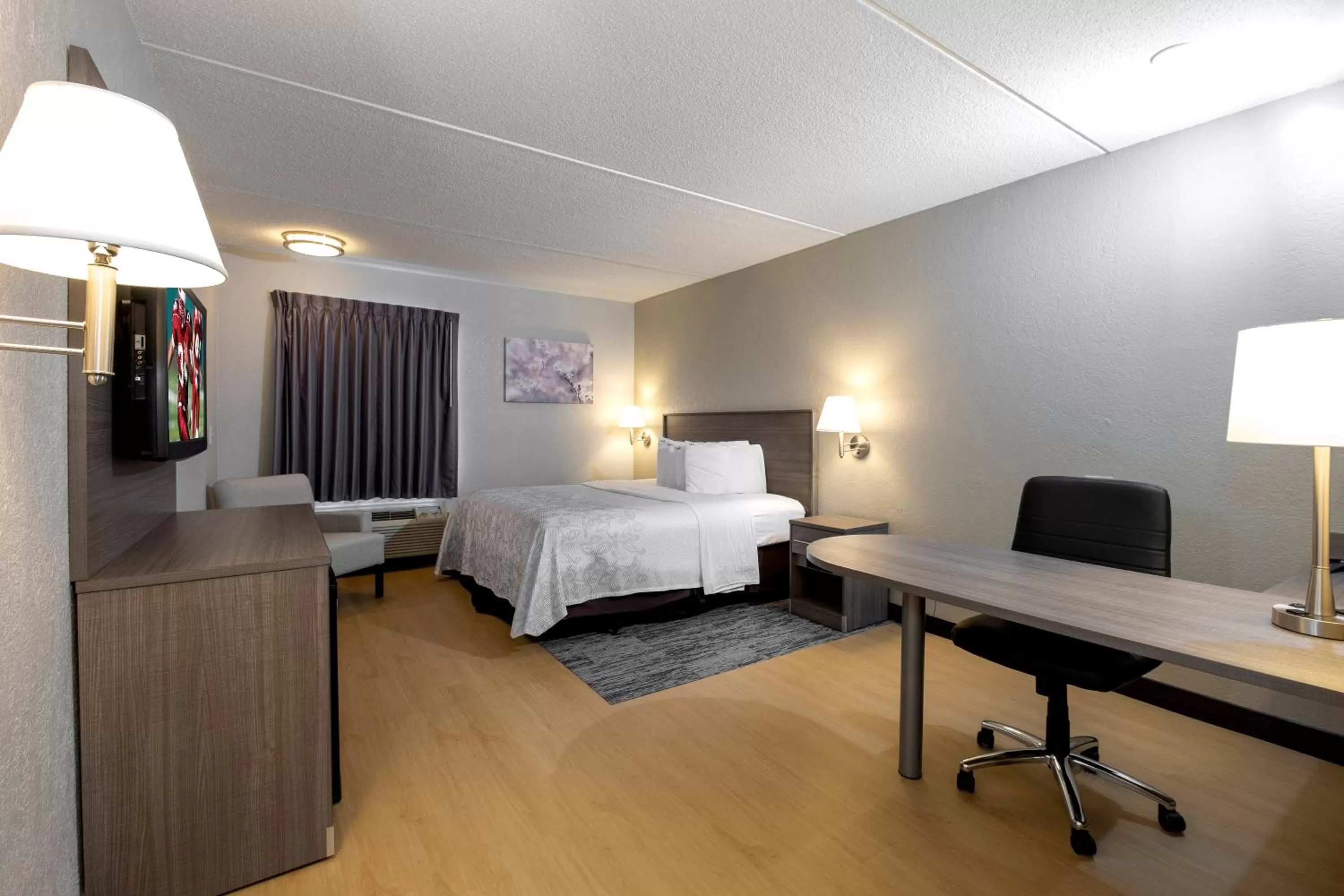 Photo of the whole room, Bed in Red Roof Inn PLUS Boston - Mansfield - Foxboro