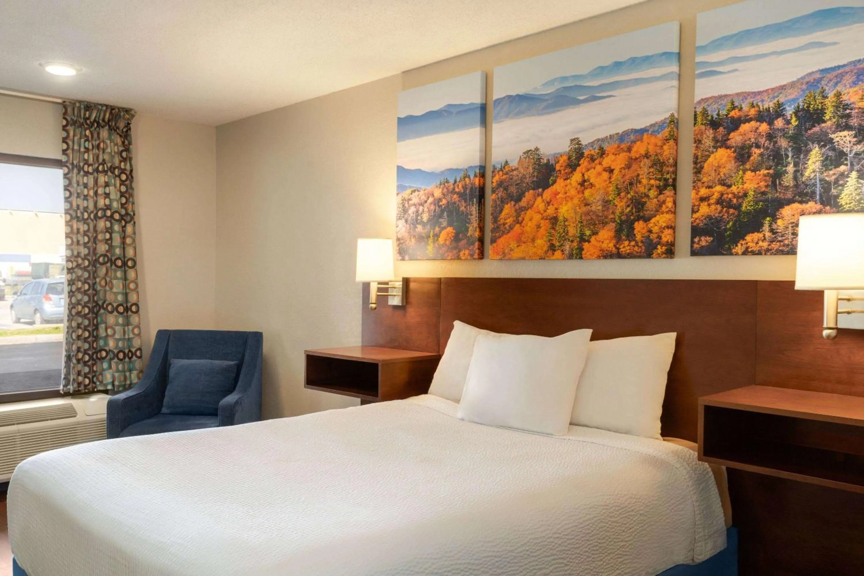 Photo of the whole room, Bed in Days Inn by Wyndham Dillon