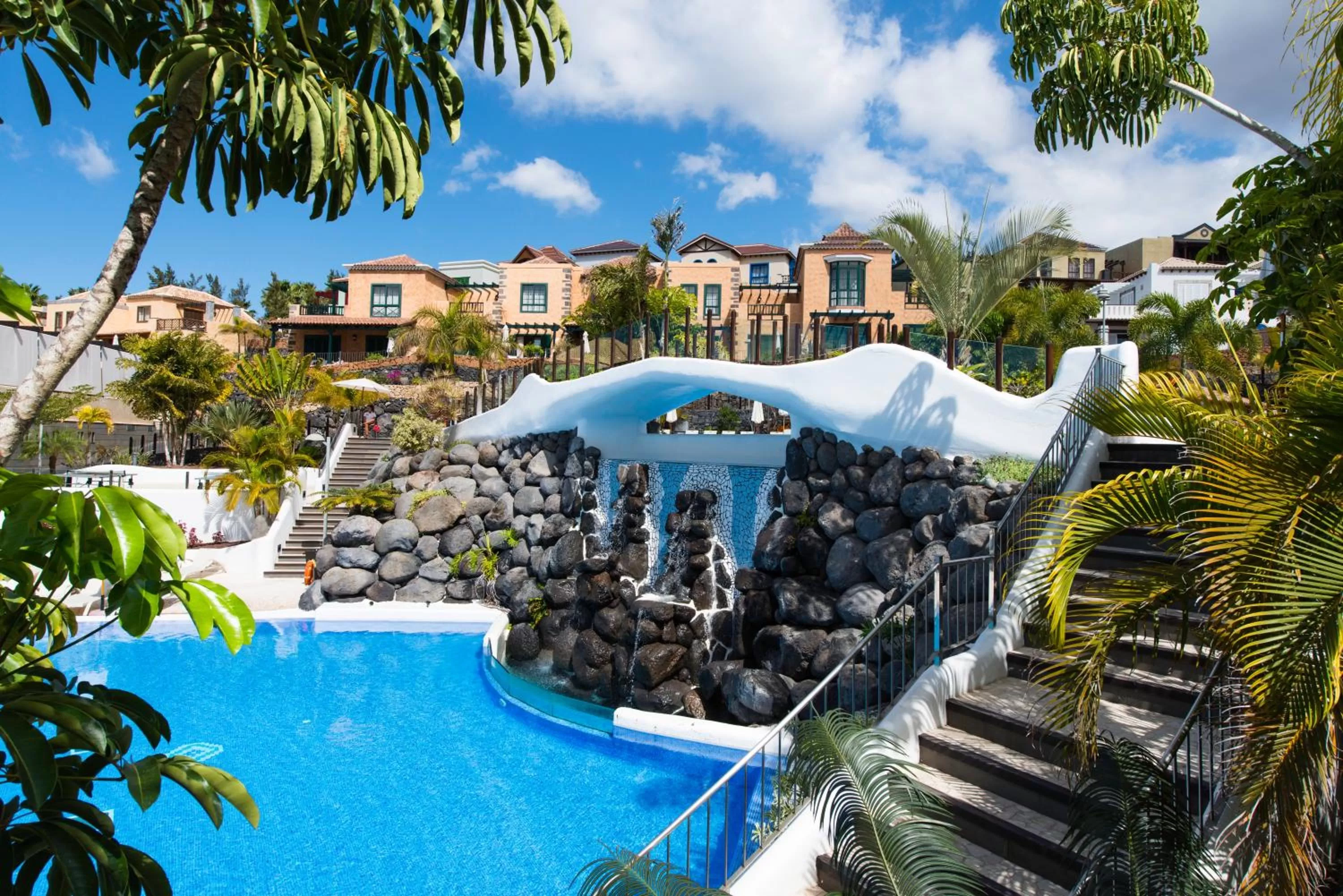 Property building in Hotel Suite Villa Maria