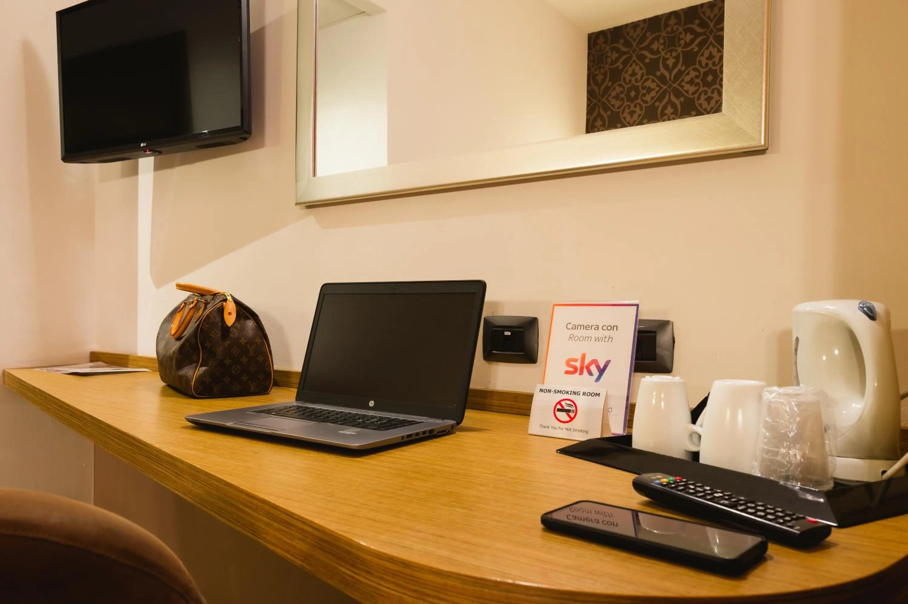 TV and multimedia in Hotel Cosmopolitan Bologna