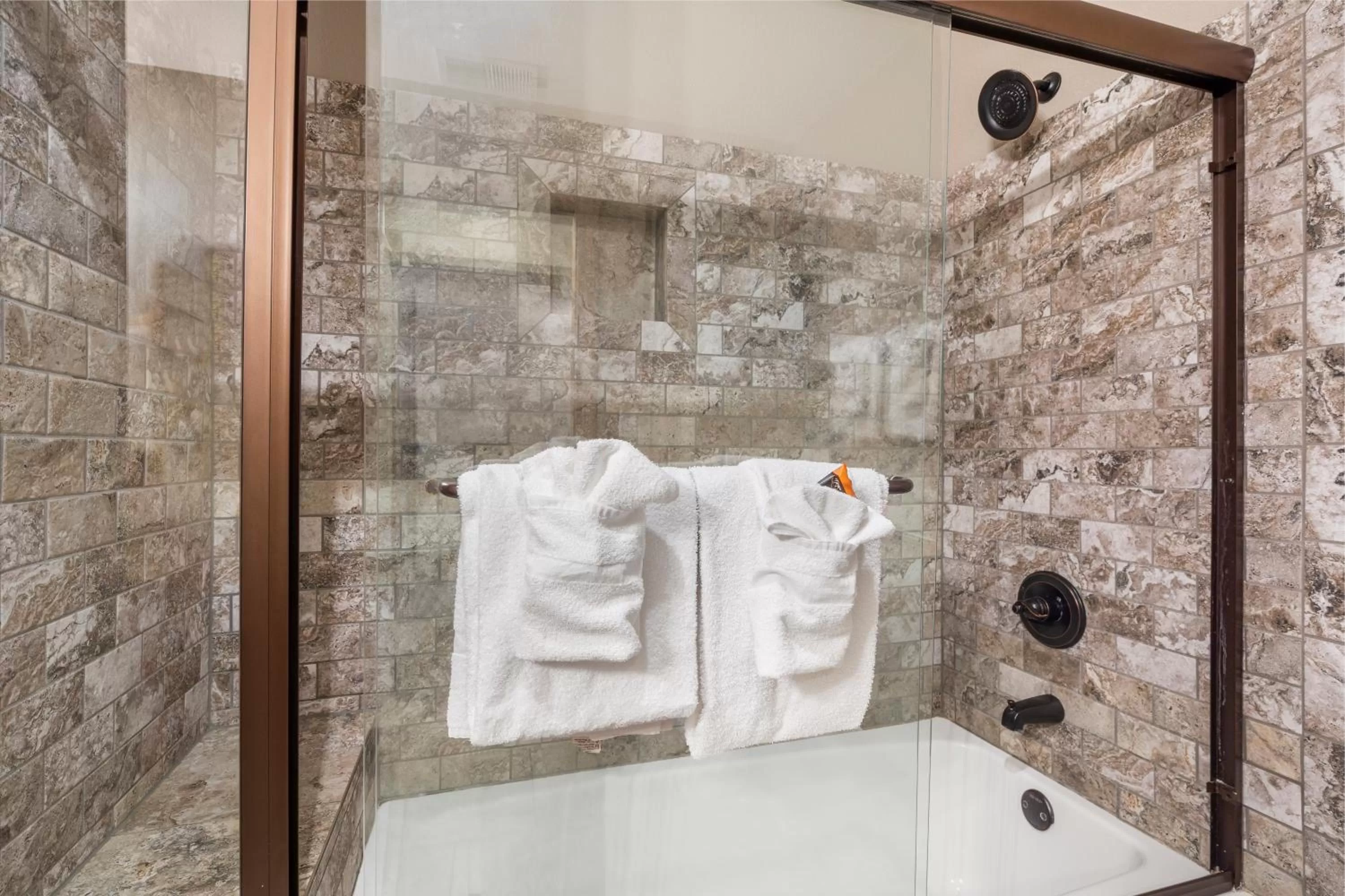 Shower in Table Rock Resorts at Indian Point