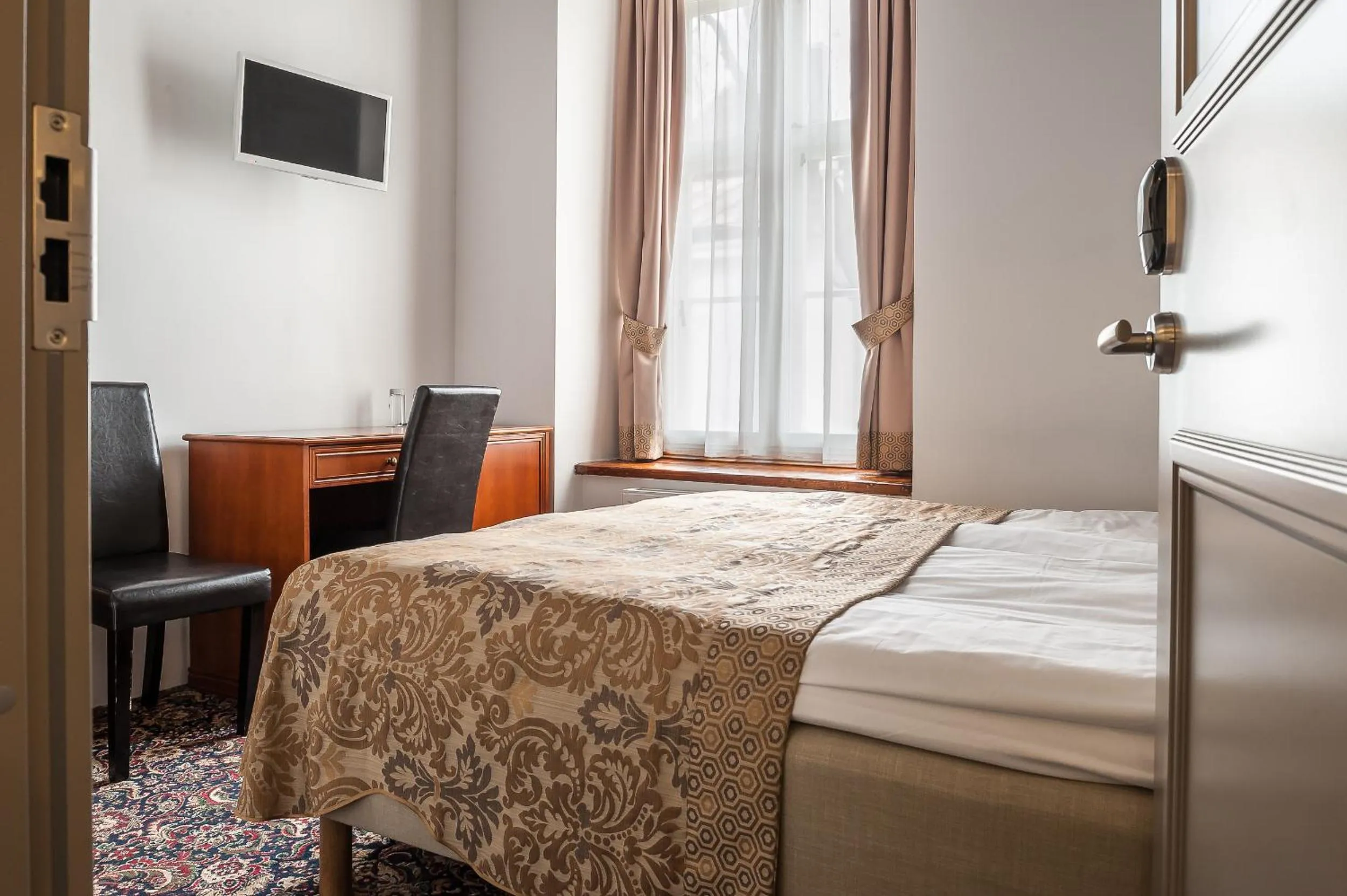 Bedroom, Bed in Three Crowns Residents