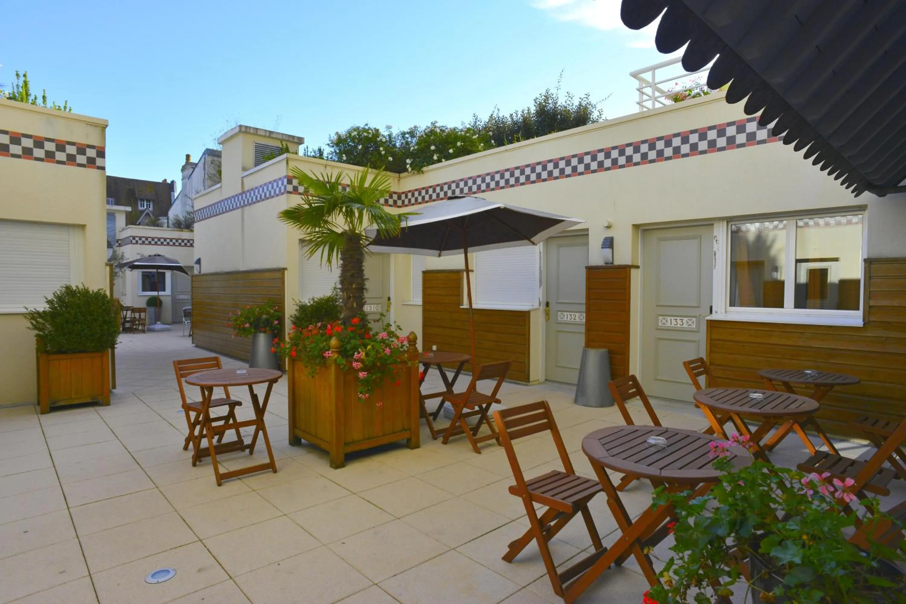 Patio in Almoria Hôtel & SPA