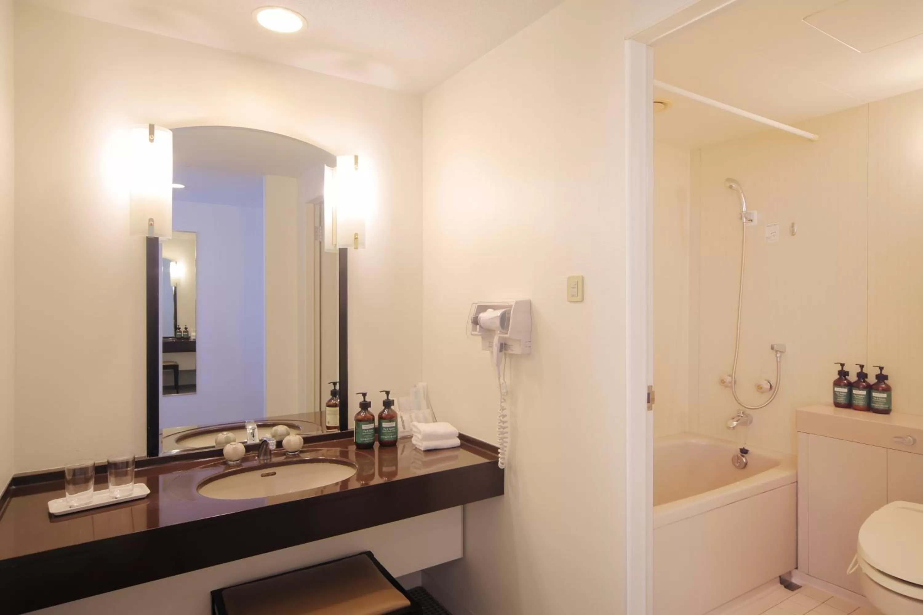 Shower in ANA Crowne Plaza Kobe by IHG