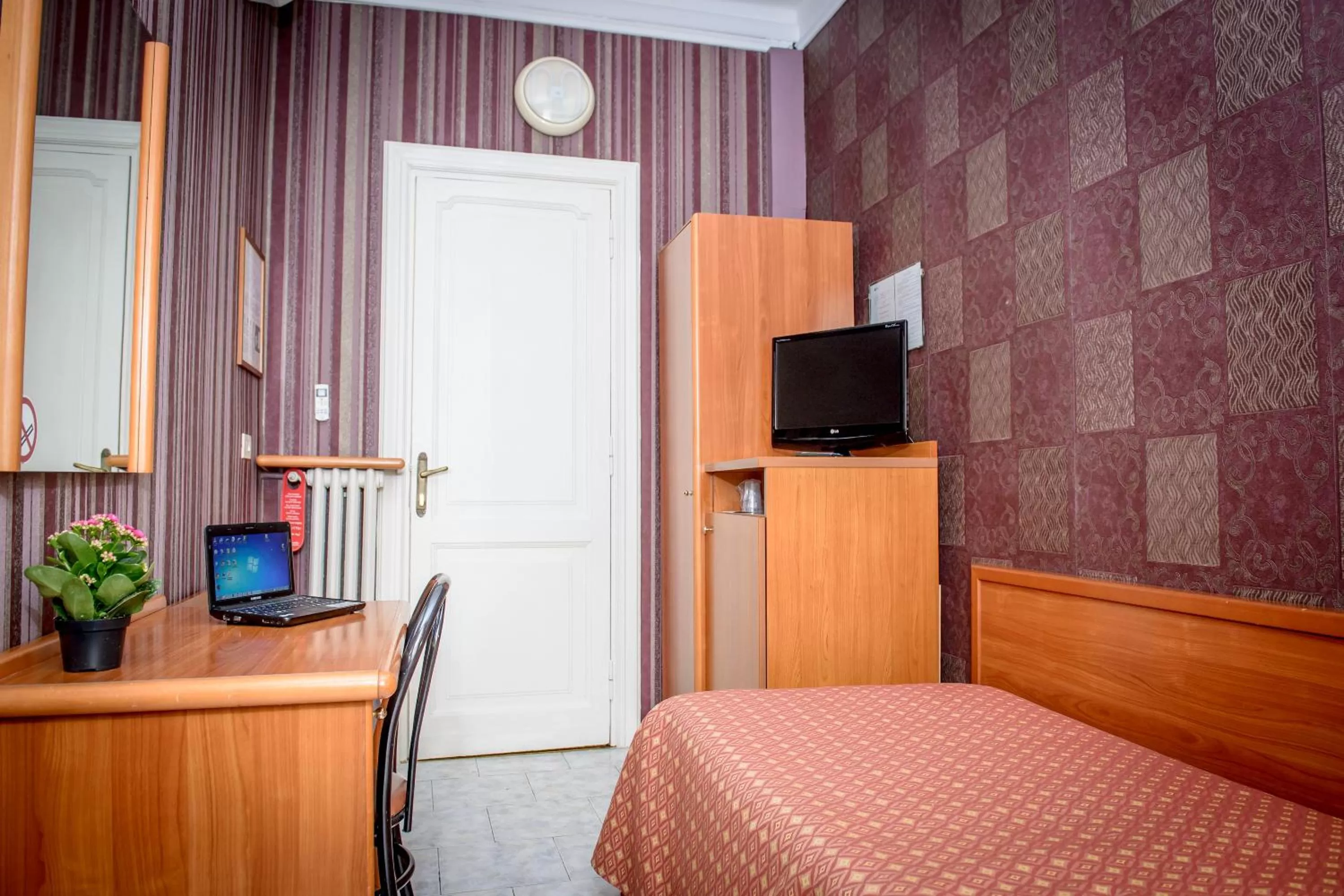 Photo of the whole room, Bed in Hotel Emmaus