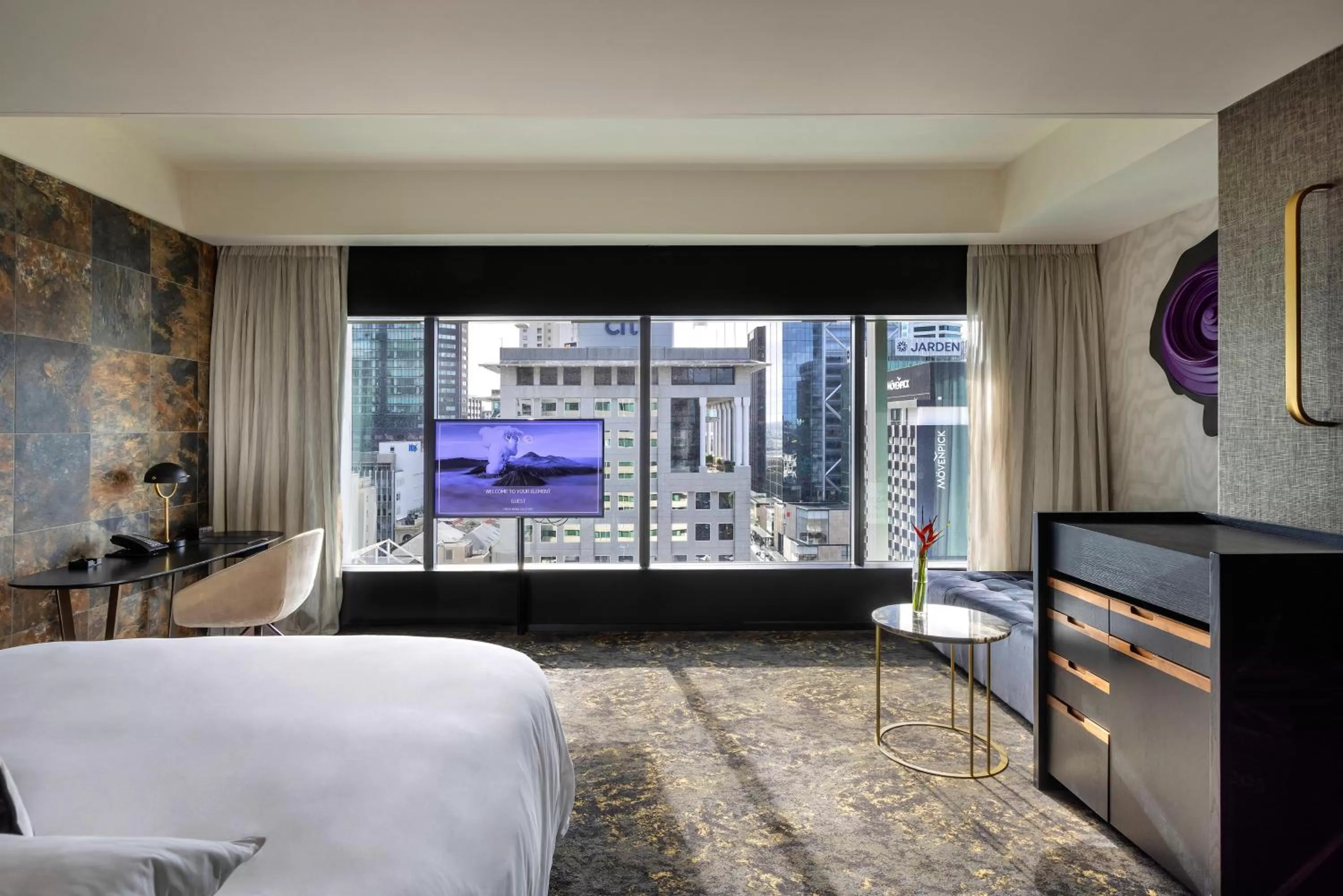 City view, Bed in SO/ Auckland