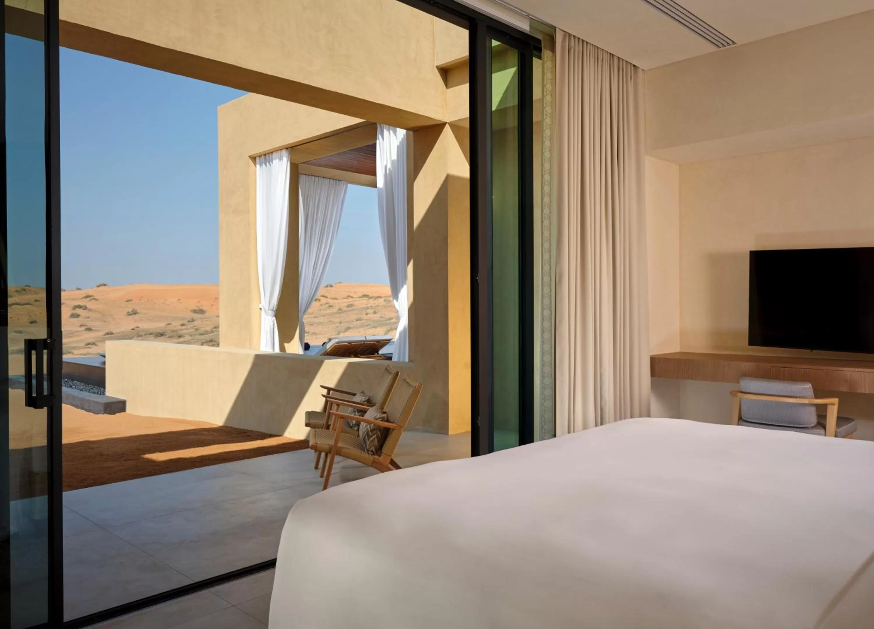Bedroom, Bed in The Ritz-Carlton Ras Al Khaimah, Al Wadi Desert