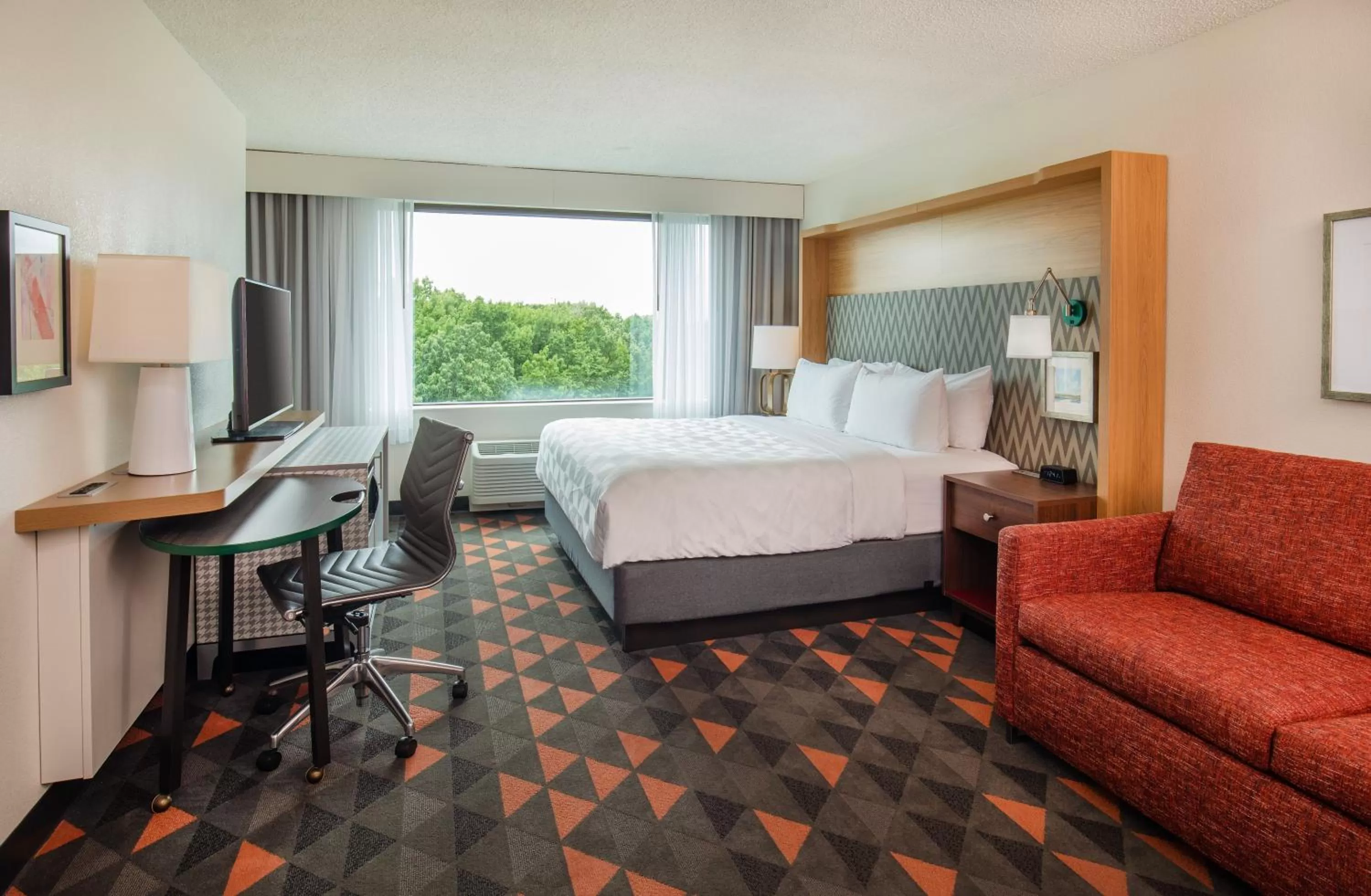 Photo of the whole room, Bed in Holiday Inn Newport News - Hampton by IHG