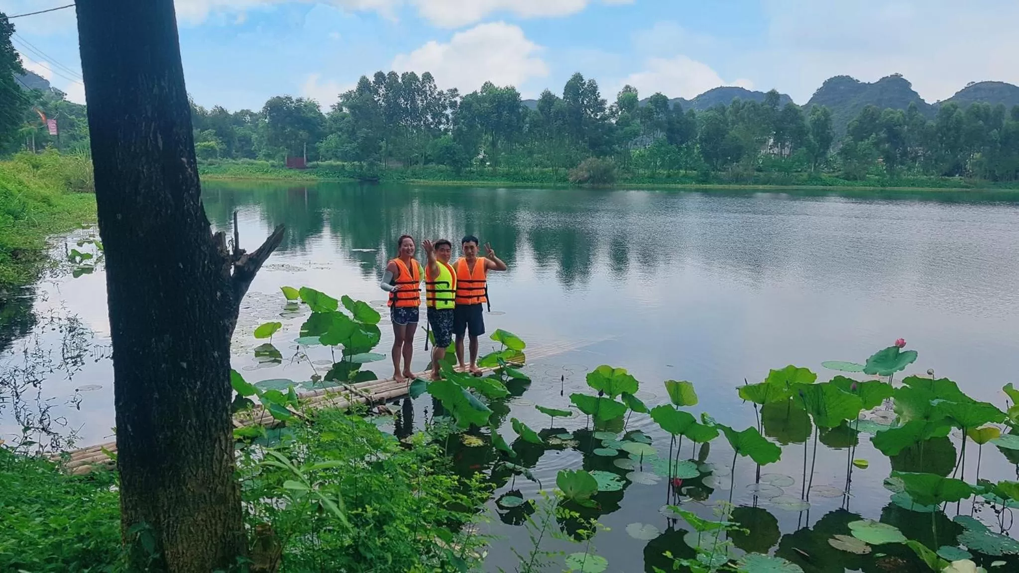 People in Trang An Lotus Lake Homestay