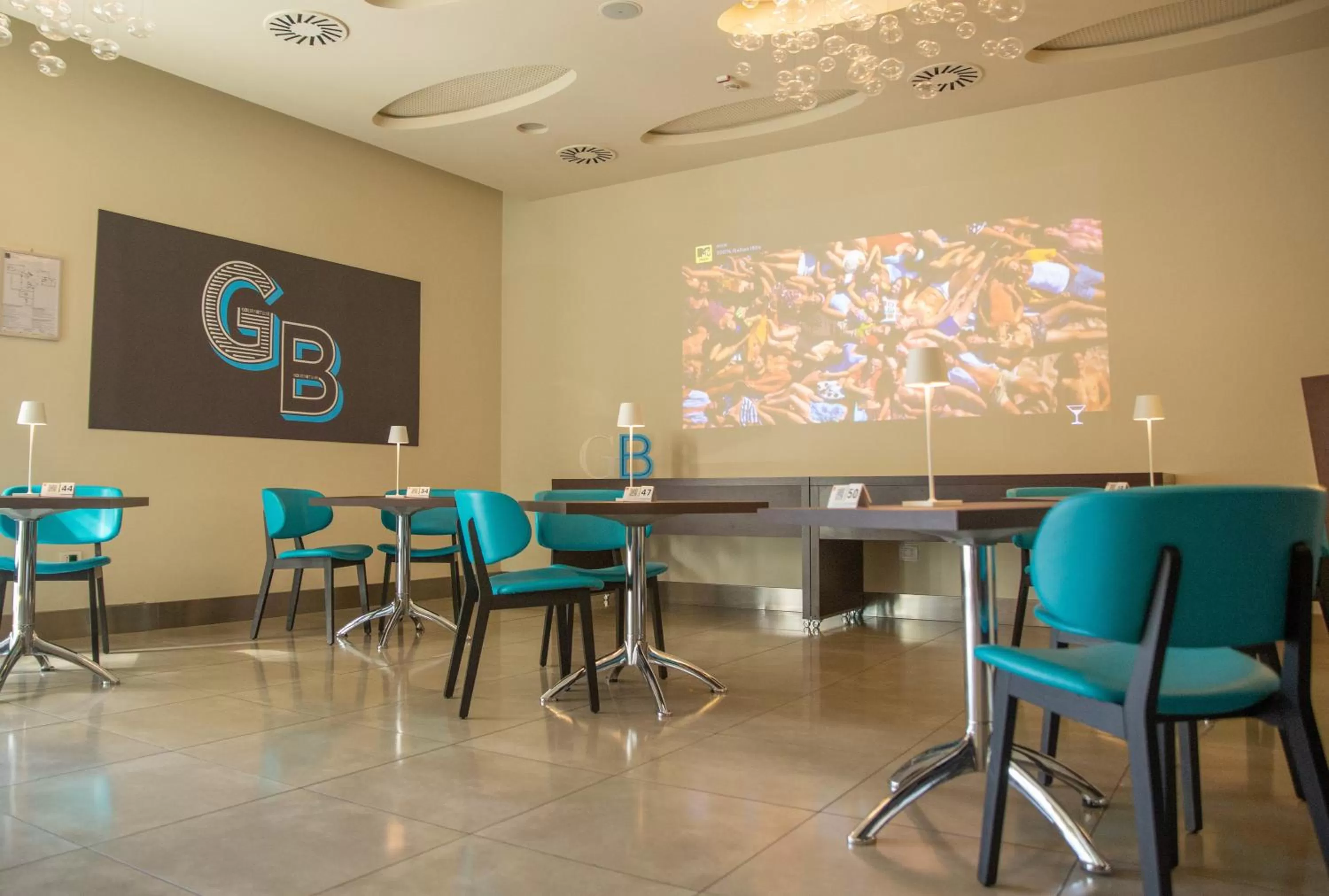 Restaurant/places to eat in Novotel Salerno Est Arechi