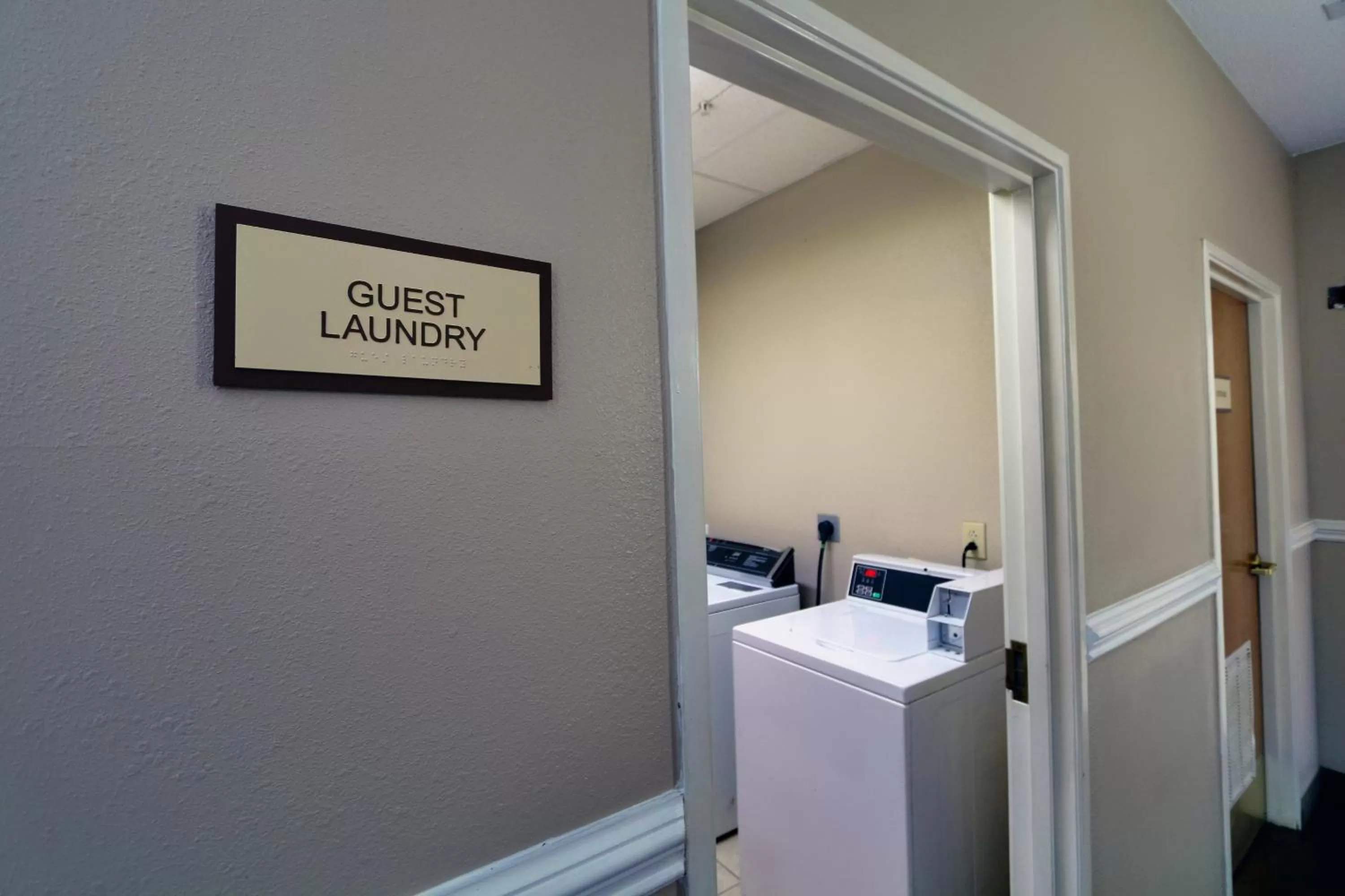 laundry in Country Inn & Suites by Radisson, Savannah Gateway, GA