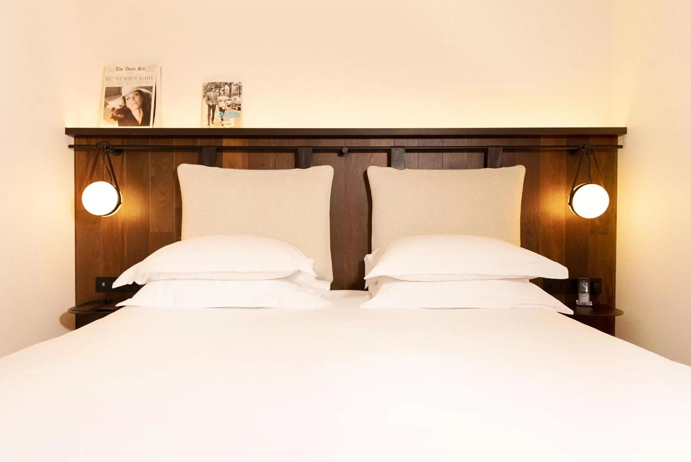 Bedroom, Bed in Hôtel Bourg Tibourg - Paris Marais