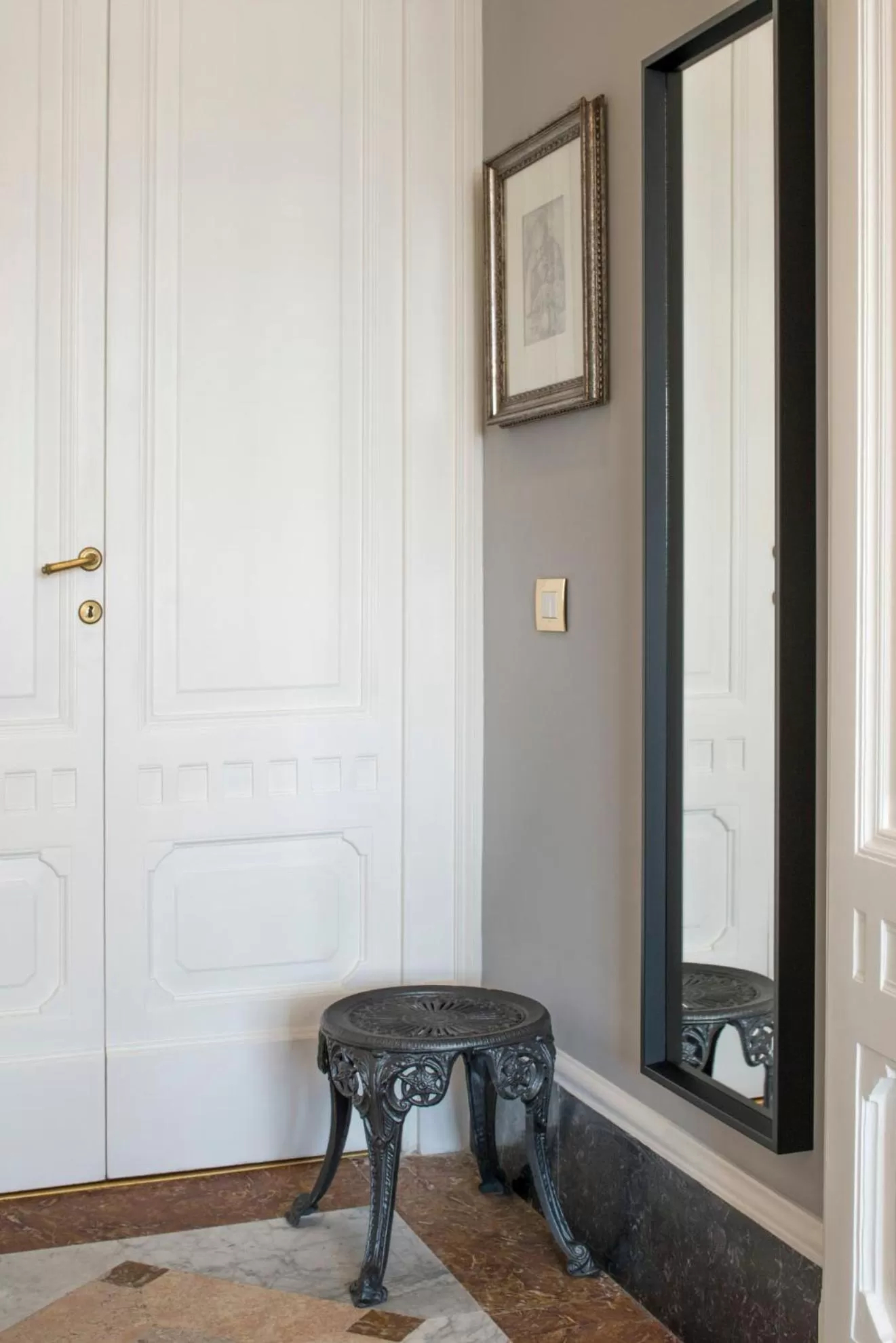 Decorative detail in Vittoria - house of charme