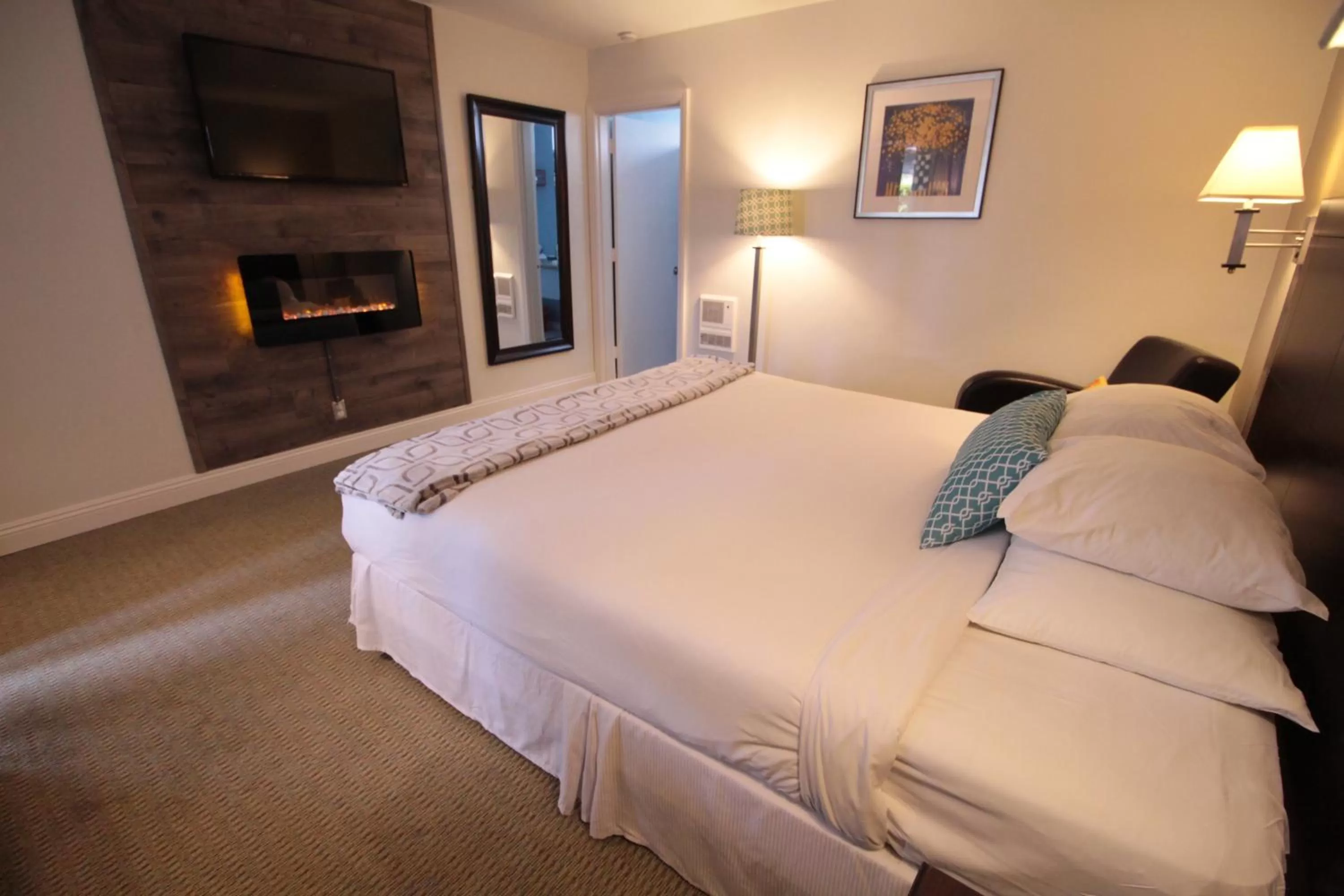 Photo of the whole room, Bed in The Presidio