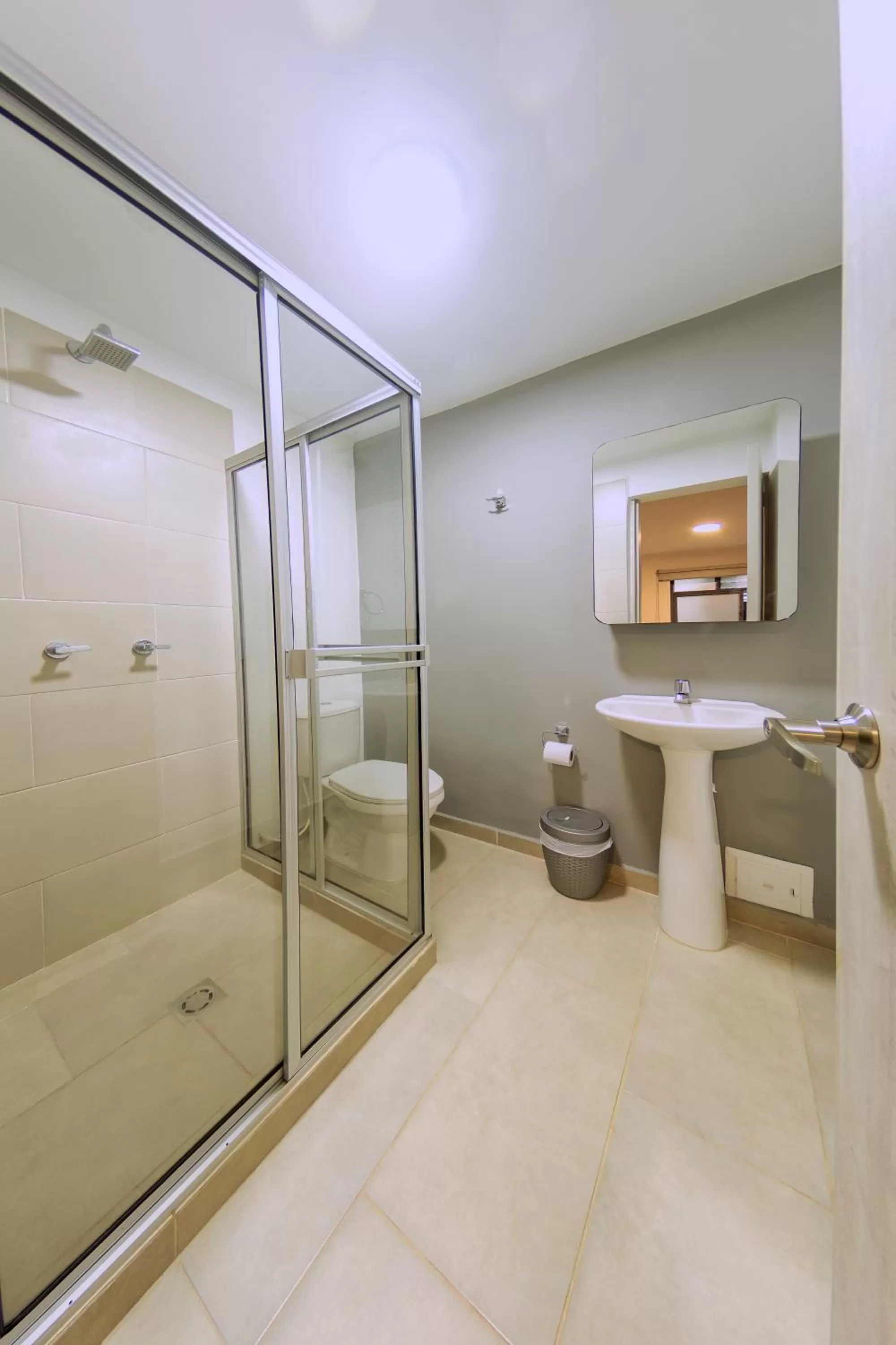 Shower in Ventiuna Hotel y Coliving