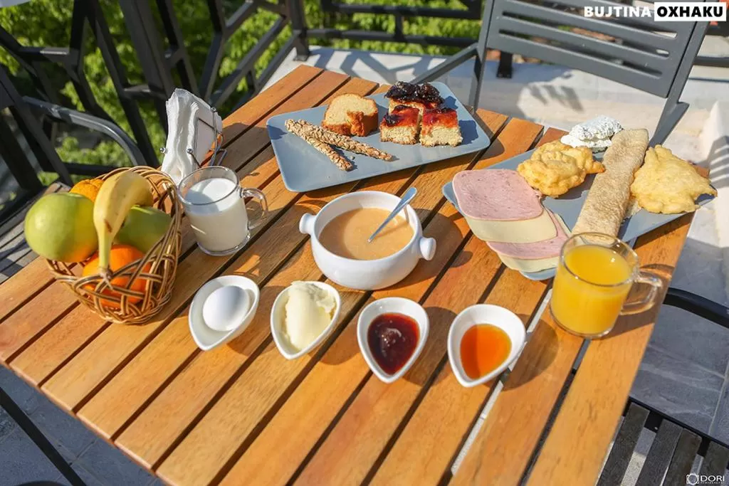 Food and drinks in Bujtina Oxhaku