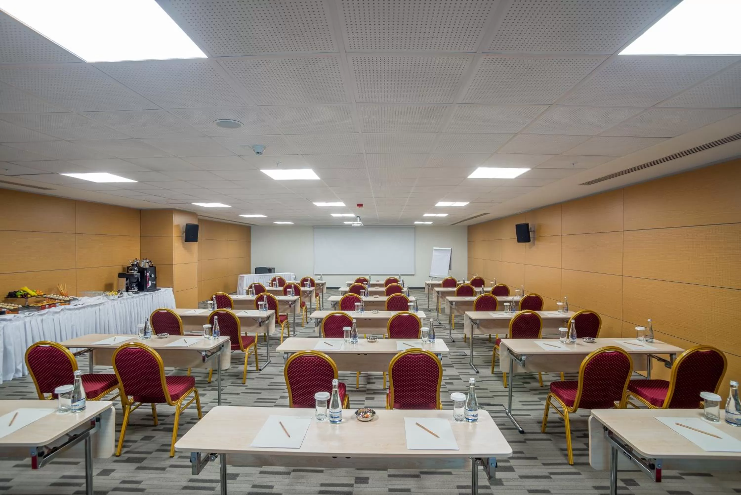 Restaurant/places to eat in TAV Airport Hotel Izmir