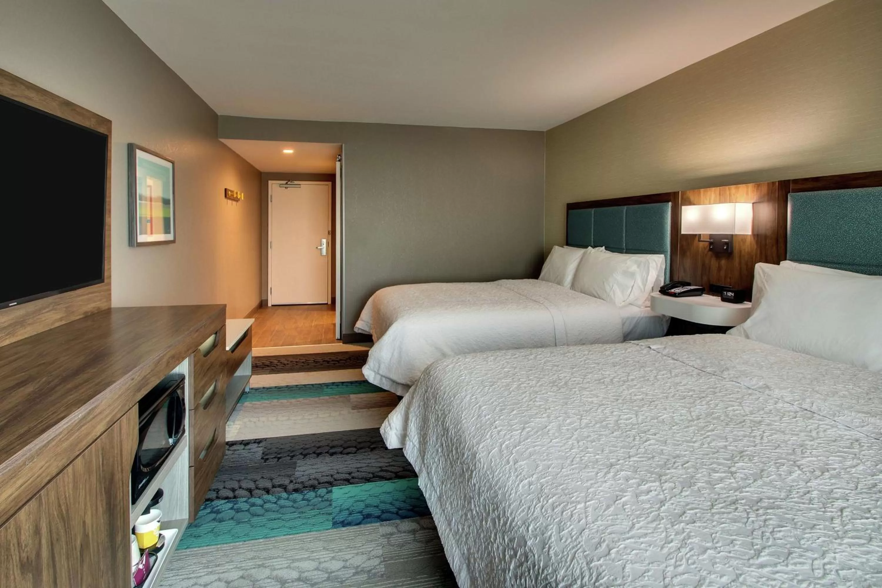 Bedroom, Bed in Hampton Inn & Suites By Hilton Southport