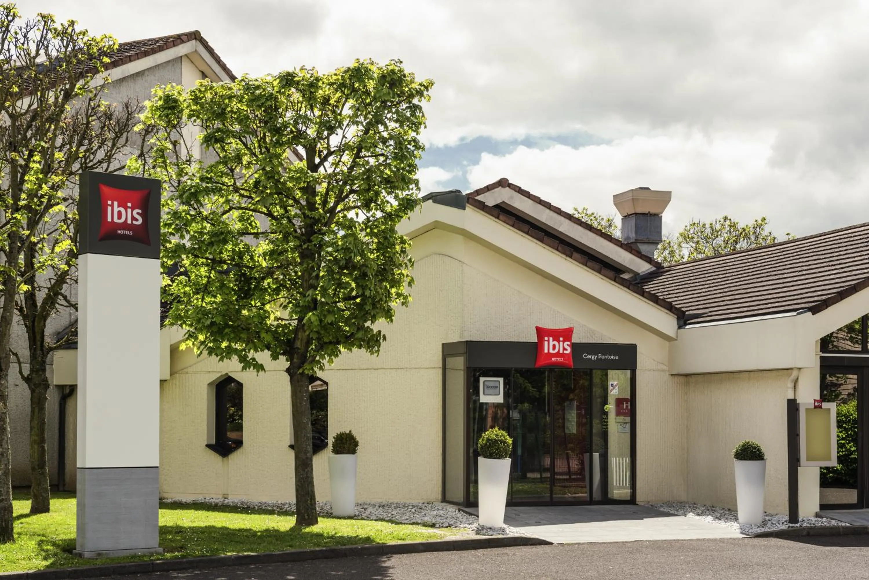 Property building in ibis Cergy Pontoise Le Port