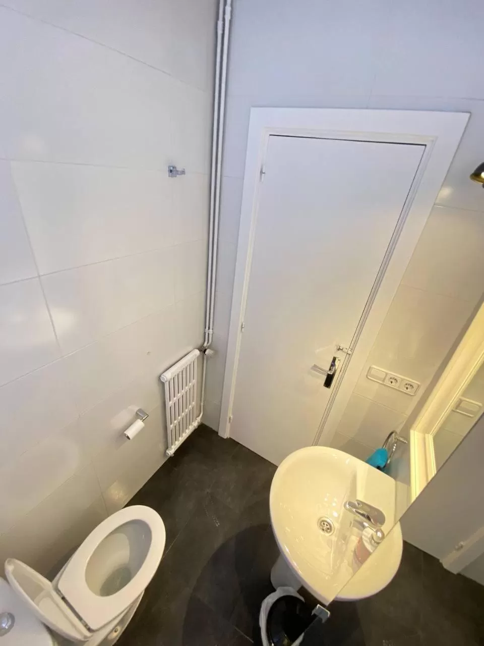 Bathroom in Habitaciones Rambla Catalunya