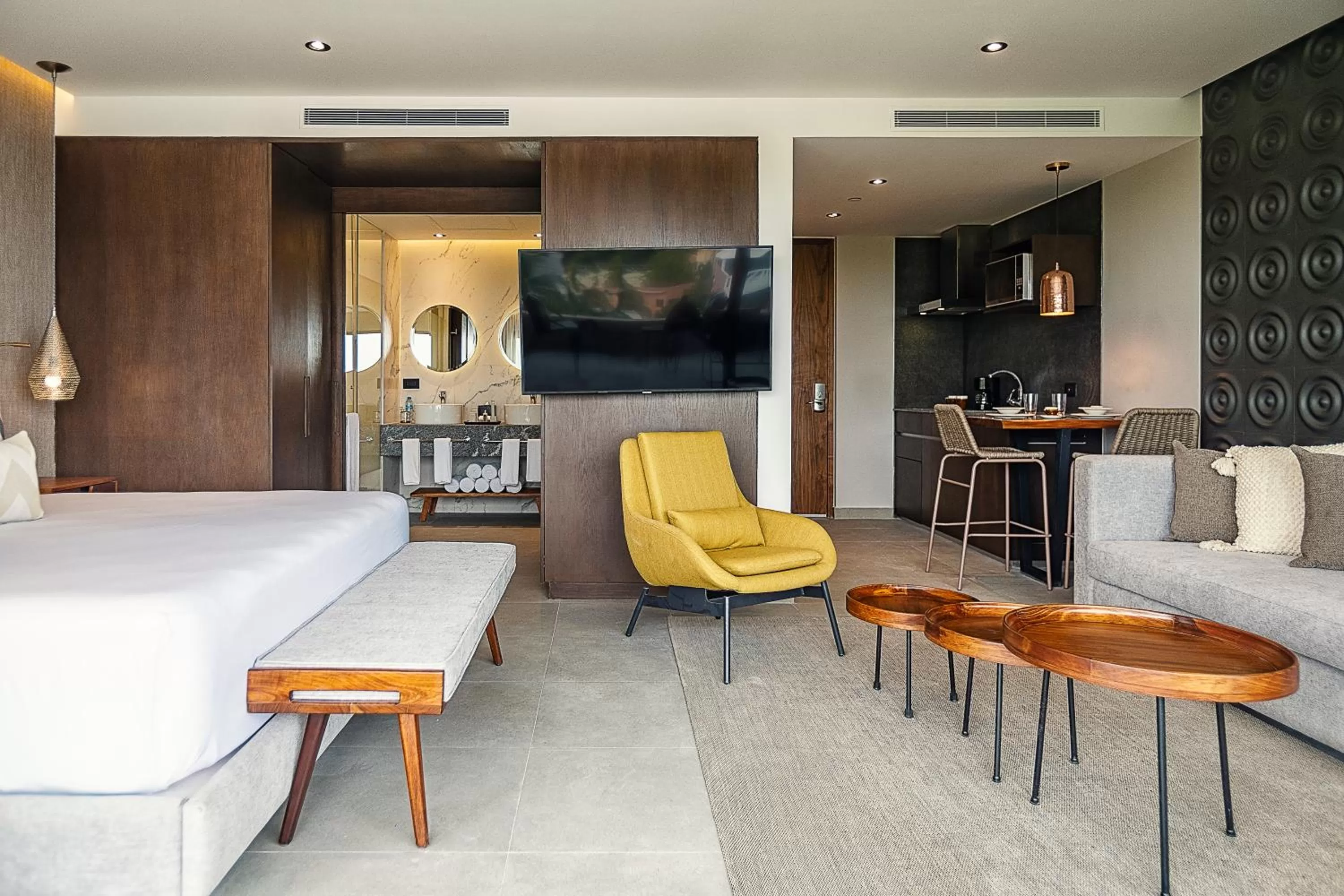 Bedroom, Bed in The Fives Oceanfront