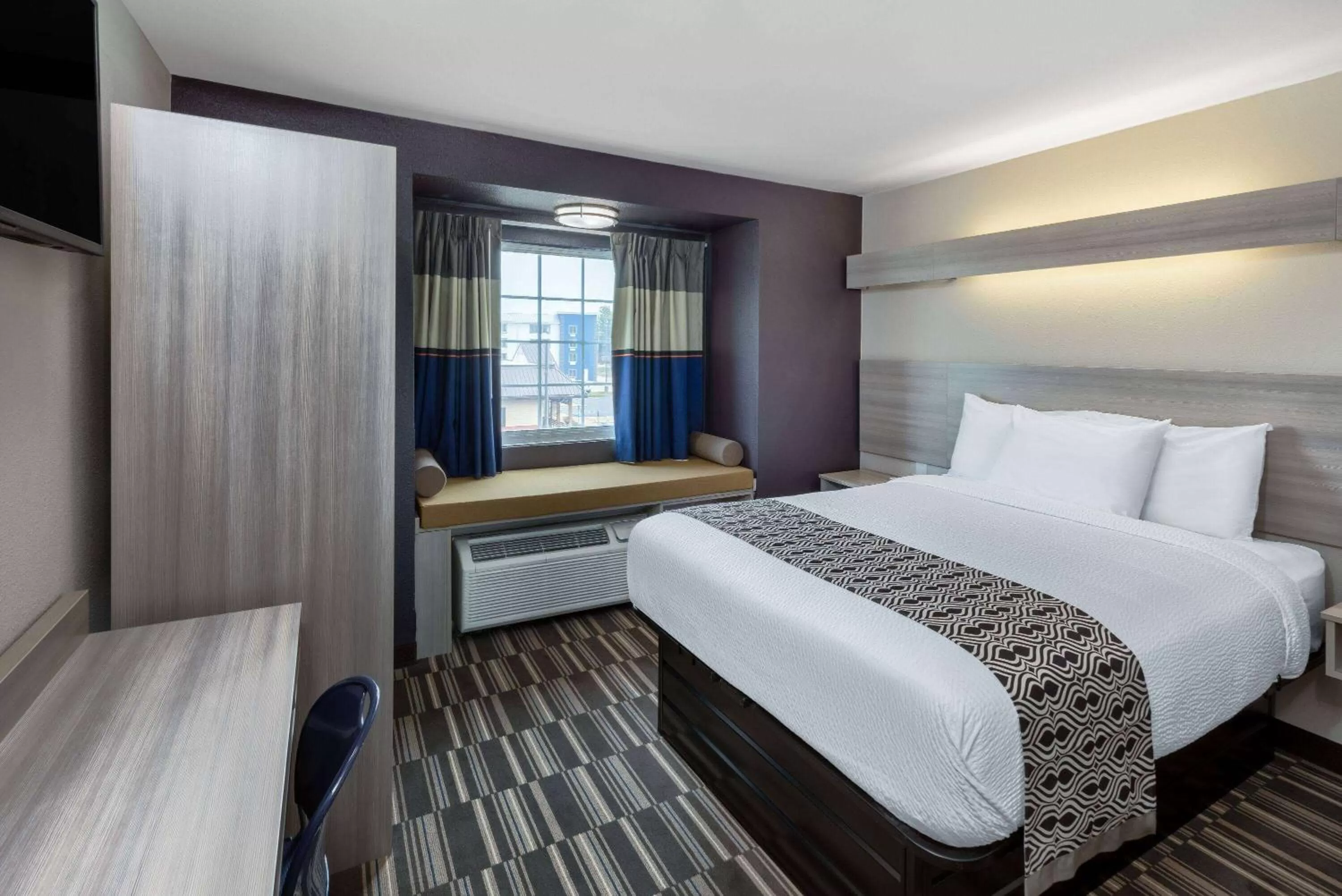 Photo of the whole room, Bed in Microtel Inn & Suites by Wyndham Bossier City