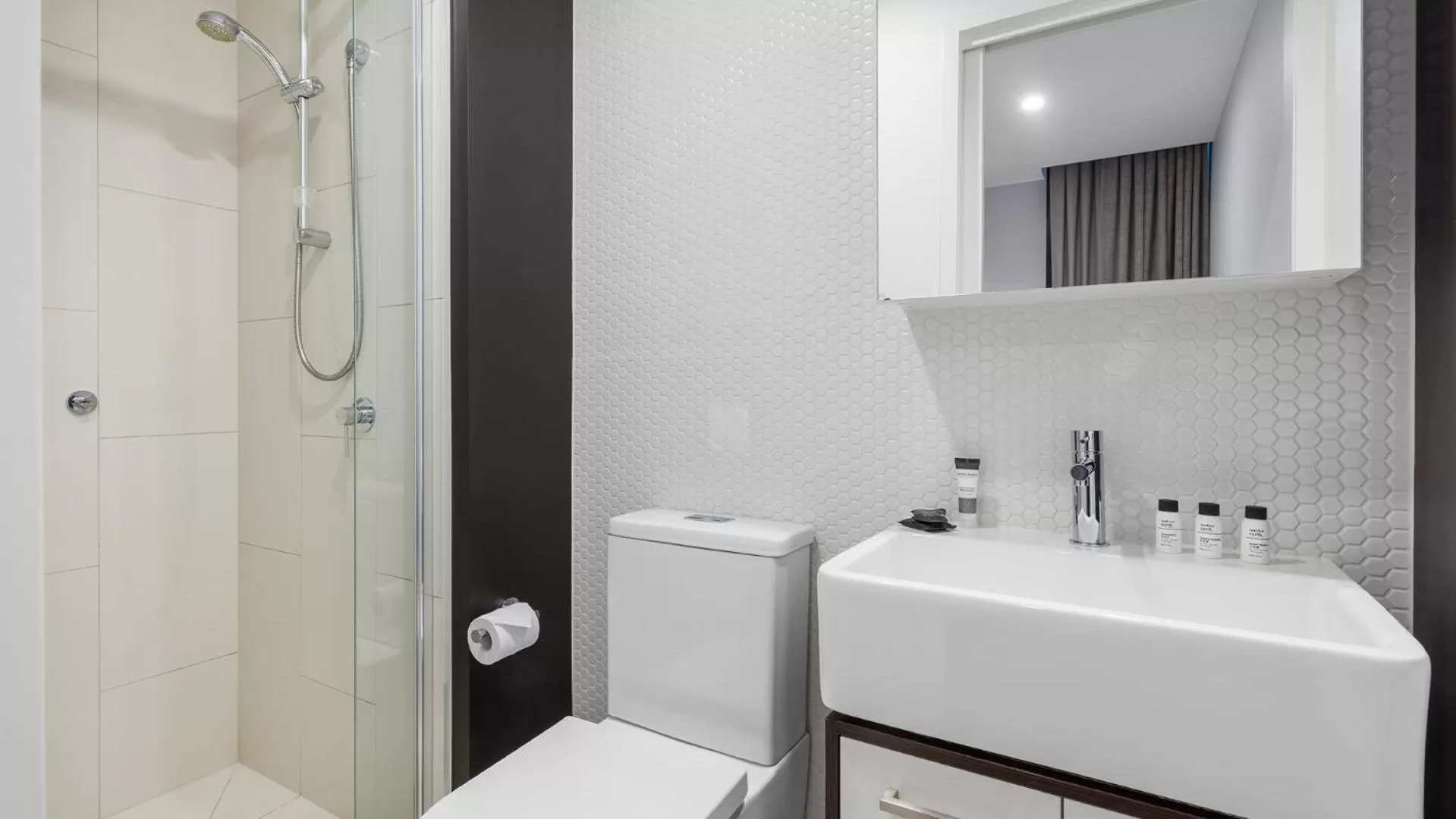 Bathroom in Oaks Melbourne Southbank Suites