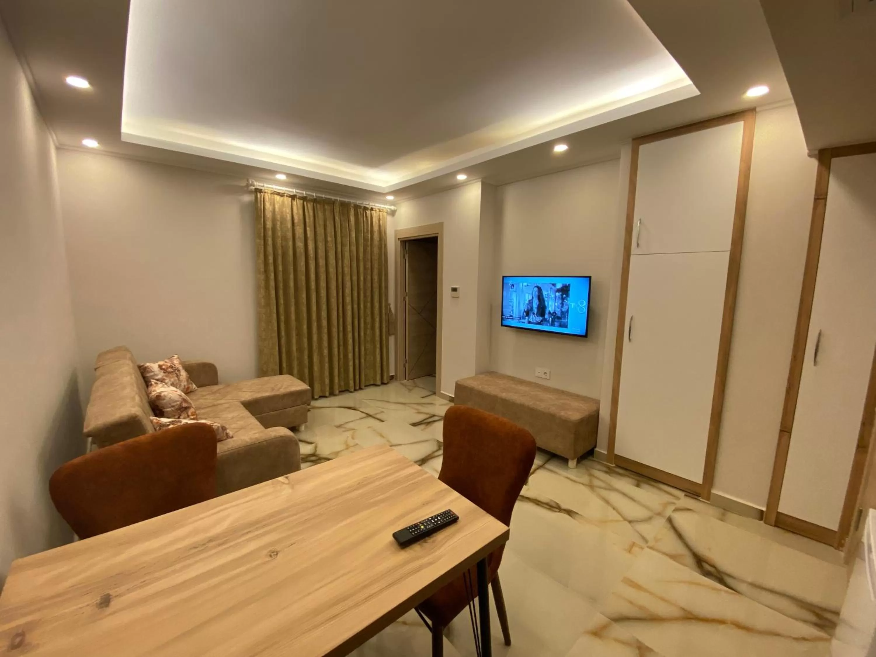 TV/Entertainment Center in Huma Elite Hotel
