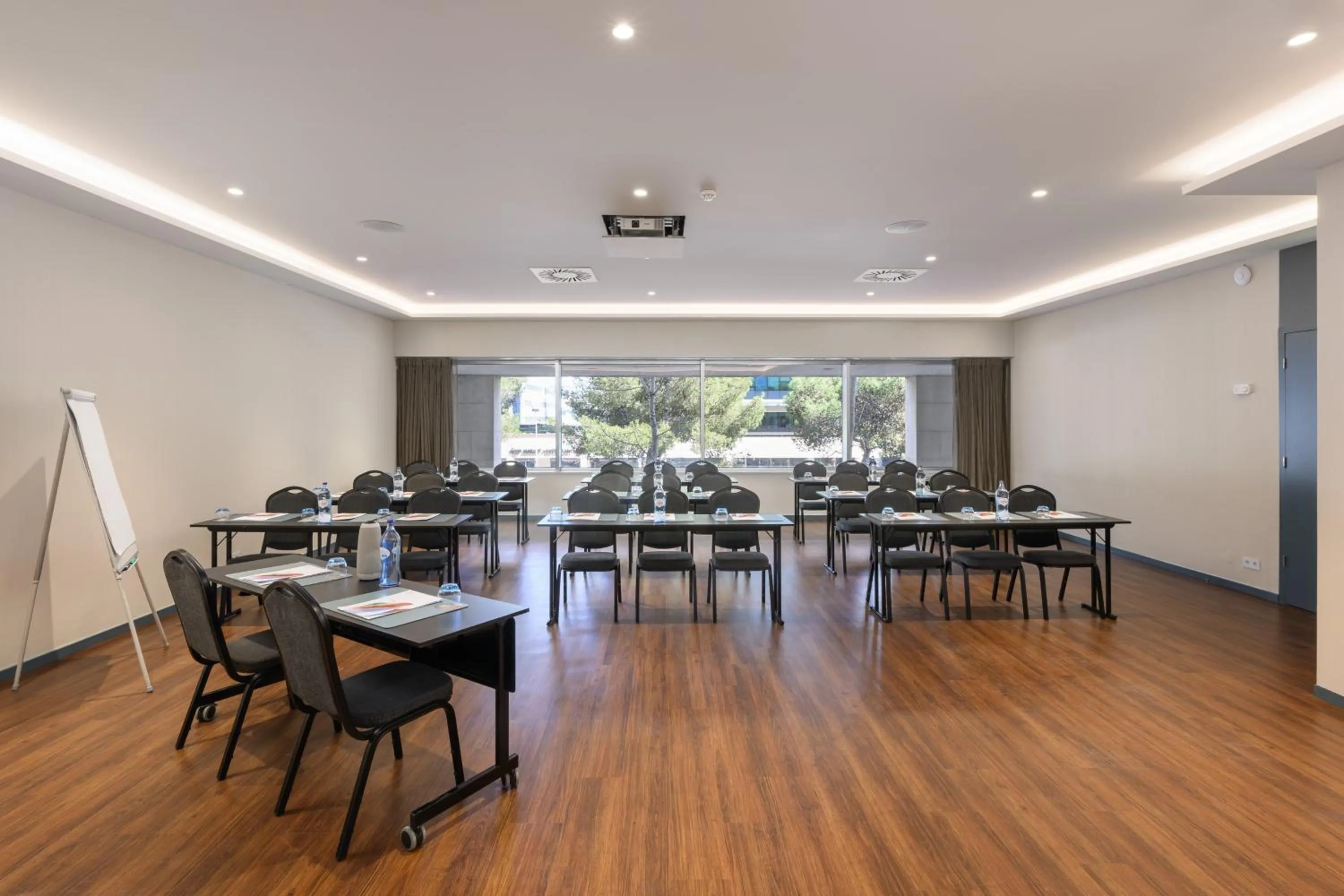 Meeting/conference room in Melia Lisboa Oriente Hotel