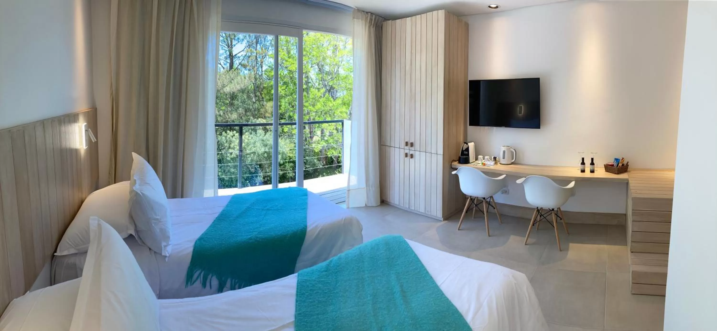 Photo of the whole room, Bed in Live Hotel Boutique (Adults only)