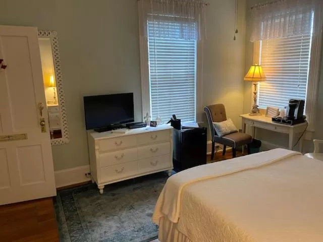 Decorative detail, Bed in Trowell Historic Inn