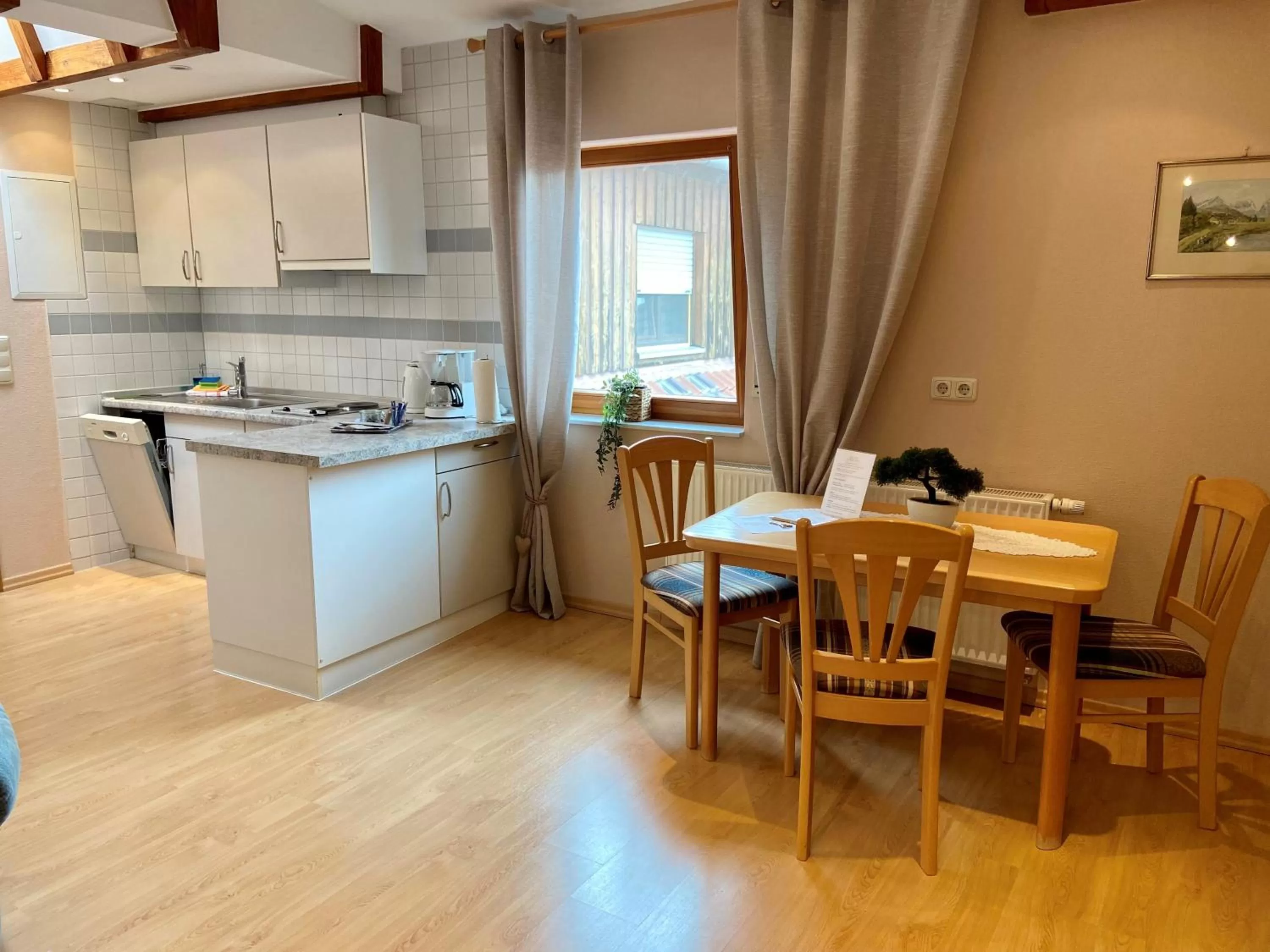 Bathroom, Kitchen/Kitchenette in Hotel Bett & Frühstück