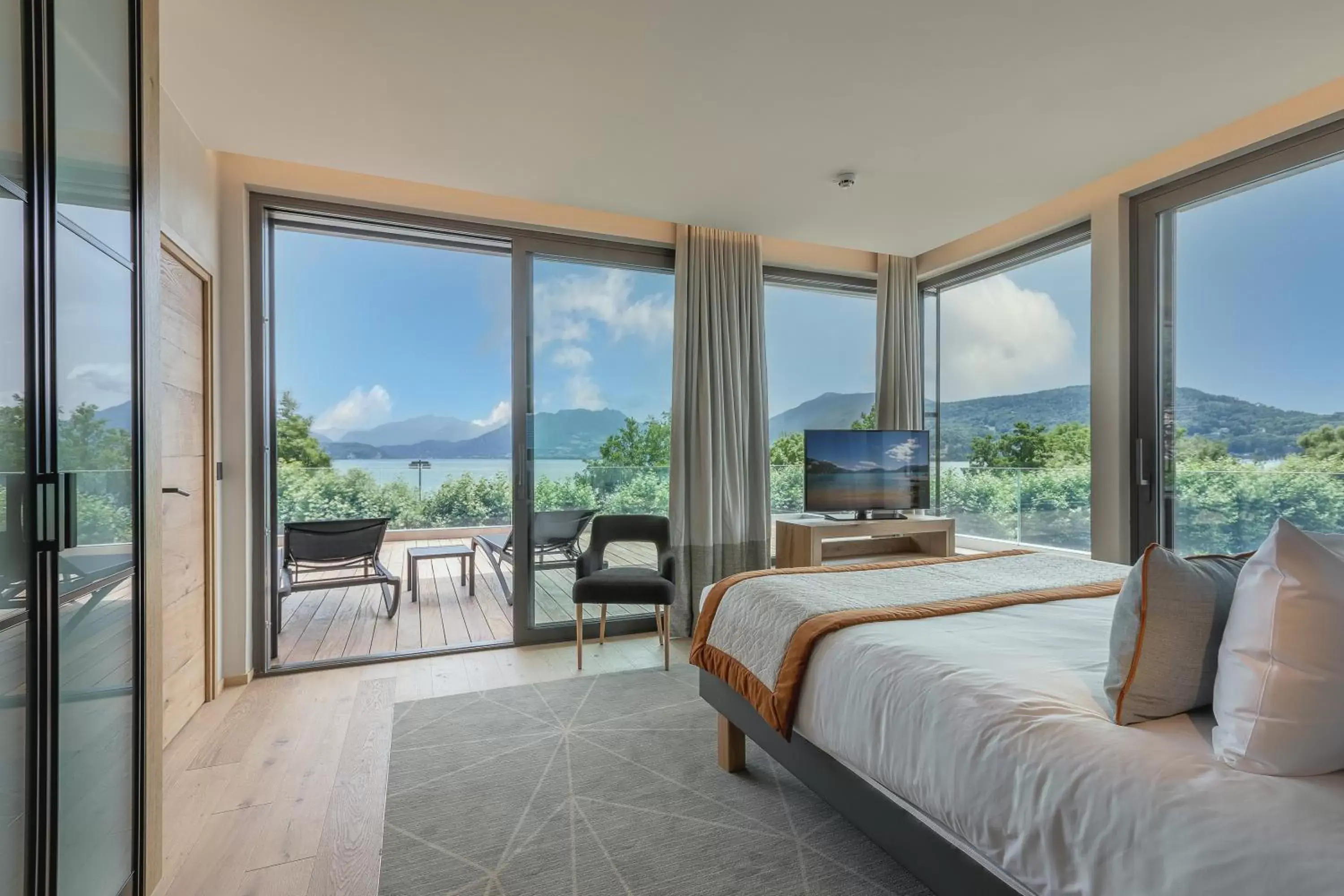 Penthouse with terrace - Lake Side with complimentary spa access in Rivage Hôtel & Spa Annecy Penthouse with terrace - Lake Side with complimentary spa access in Rivage Hôtel & Spa Annecy