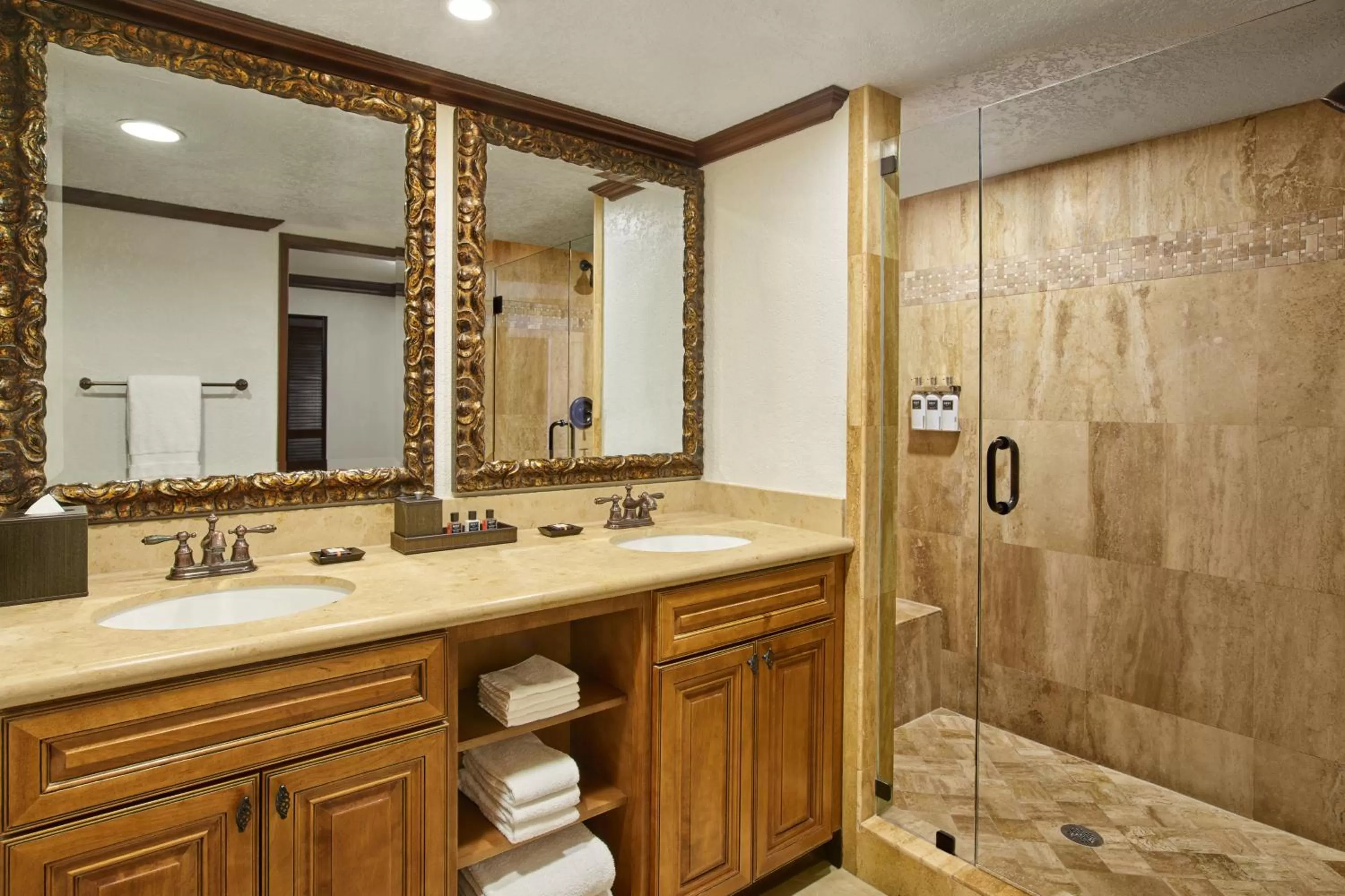 Bedroom in Omni Rancho Las Palmas Resort & Spa