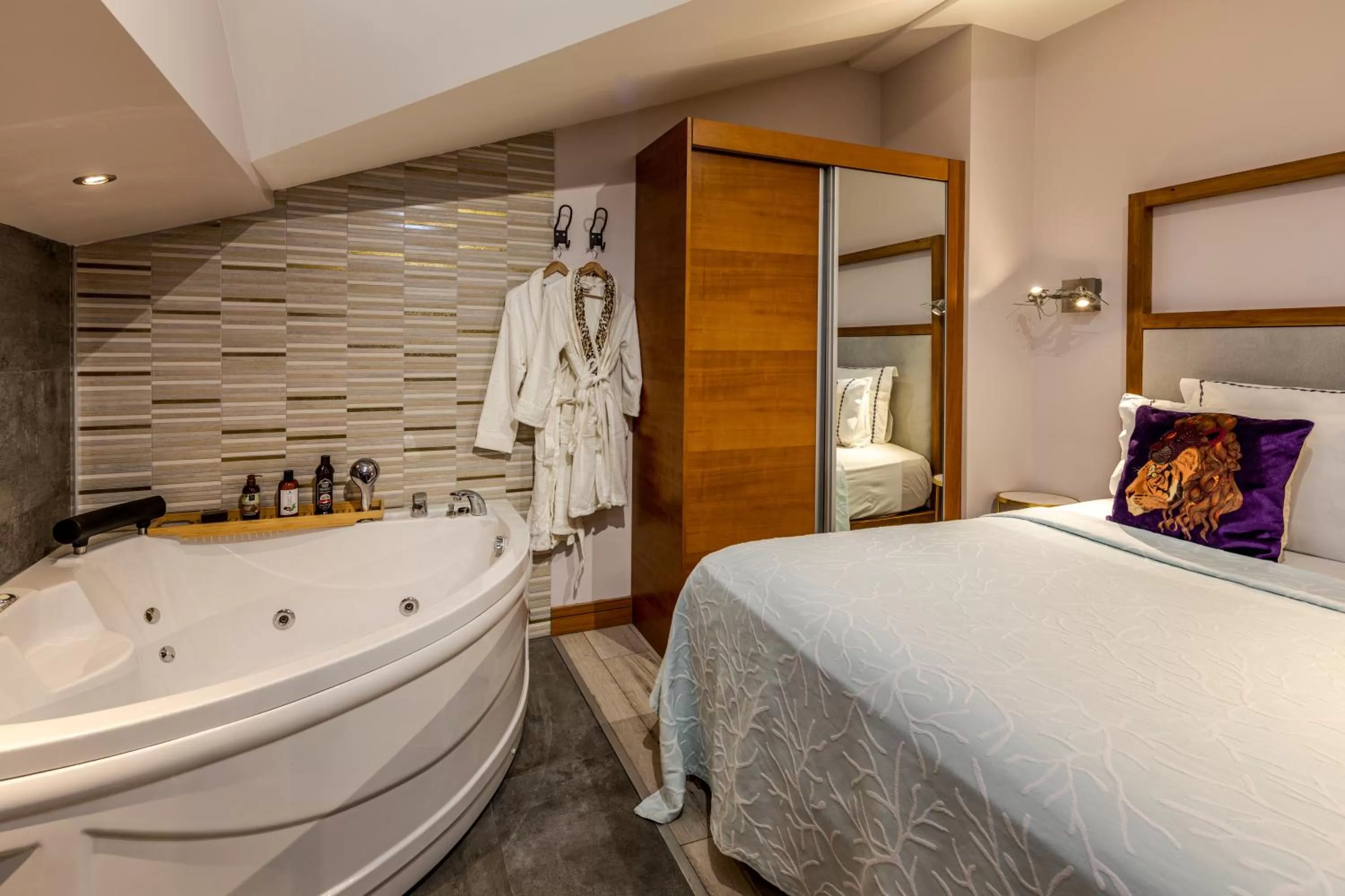 Massage, Bed in Parkhouse Hotel & Spa