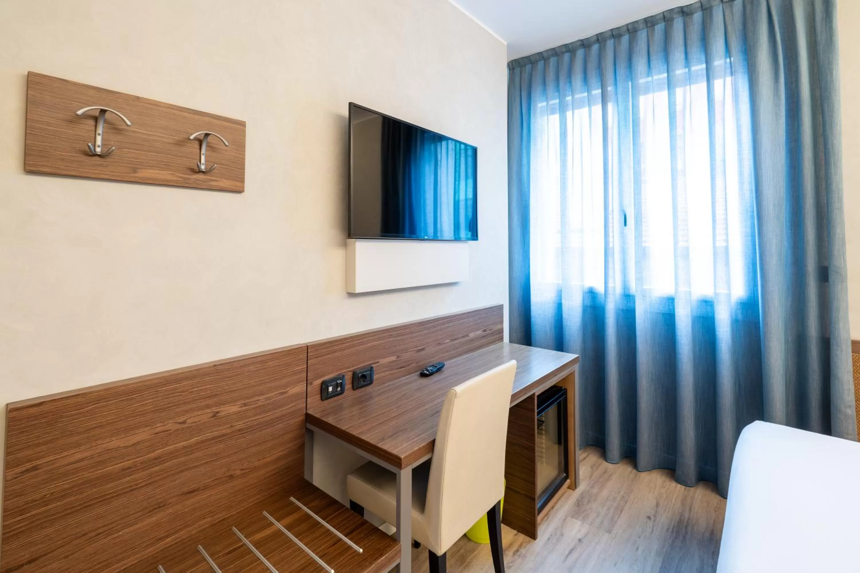 TV and multimedia in Hotel Des Etrangers