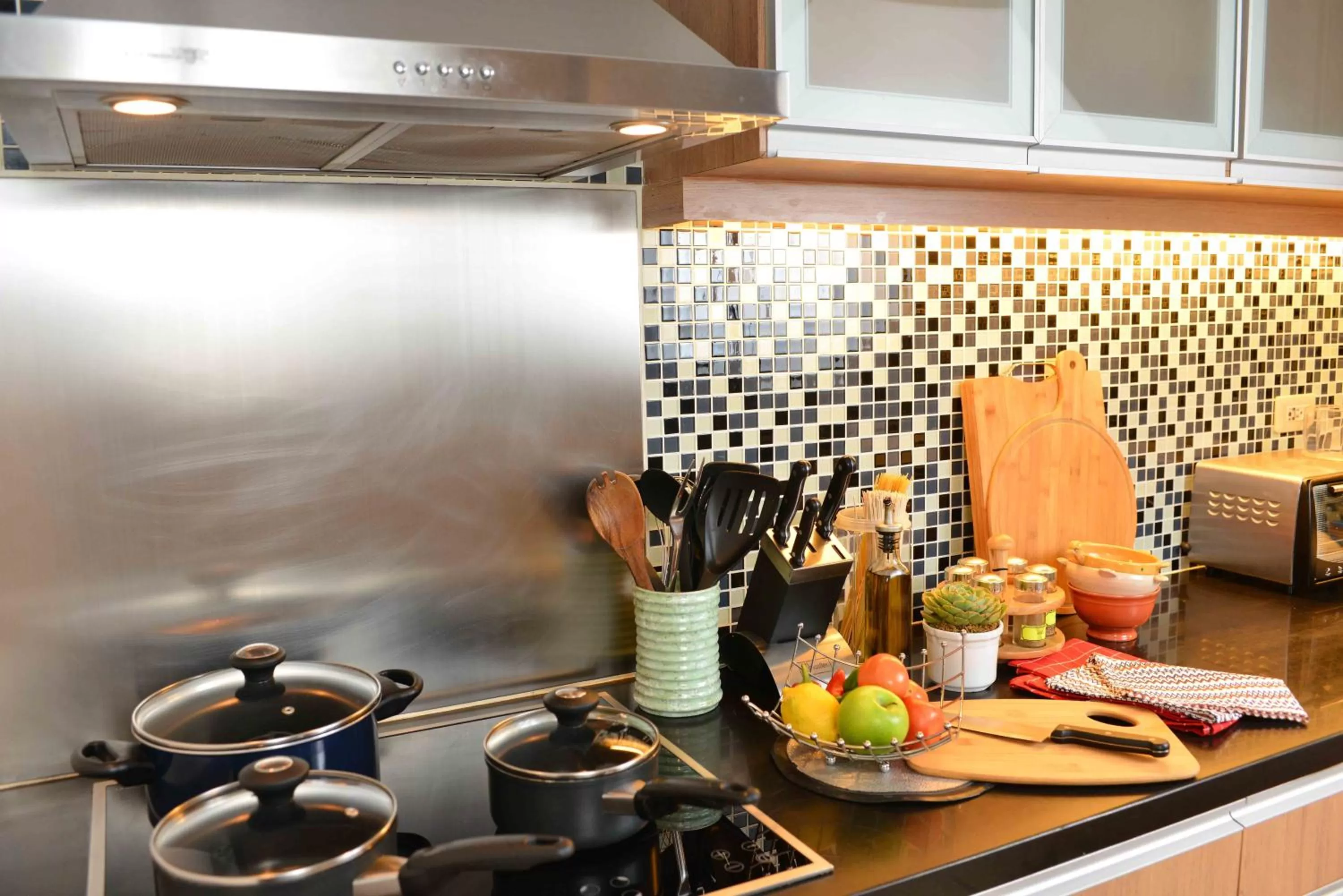 Kitchen or kitchenette in Discovery Suites Manila, Philippines