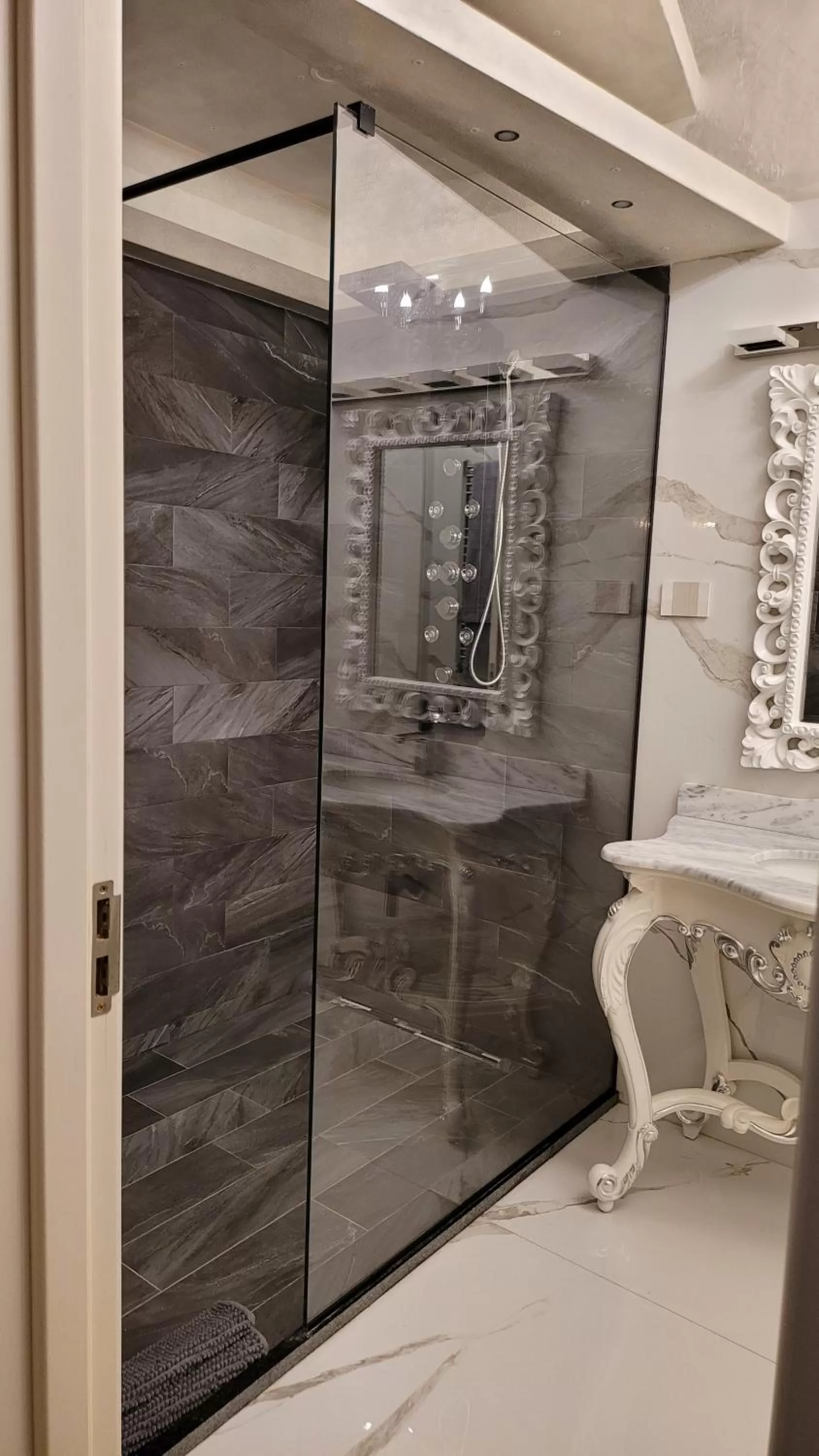 Shower, Bathroom in Terrace Suites Iasi
