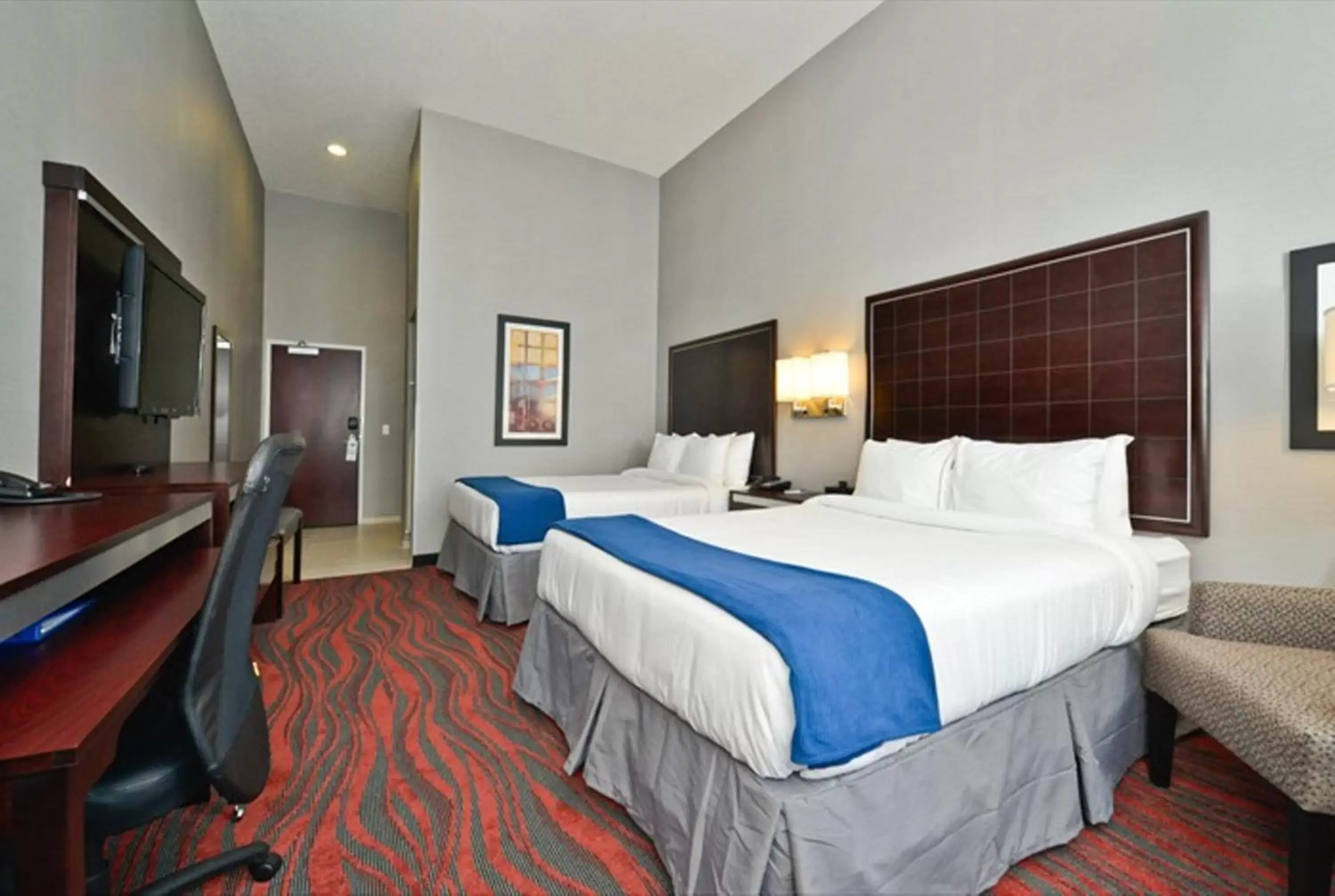 Standard Queen Room with Two Queen Beds - Communications Accessible in Holiday Inn Express & Suites Utica by IHG Standard Queen Room with Two Queen Beds - Communications Accessible in Holiday Inn Express & Suites Utica by IHG