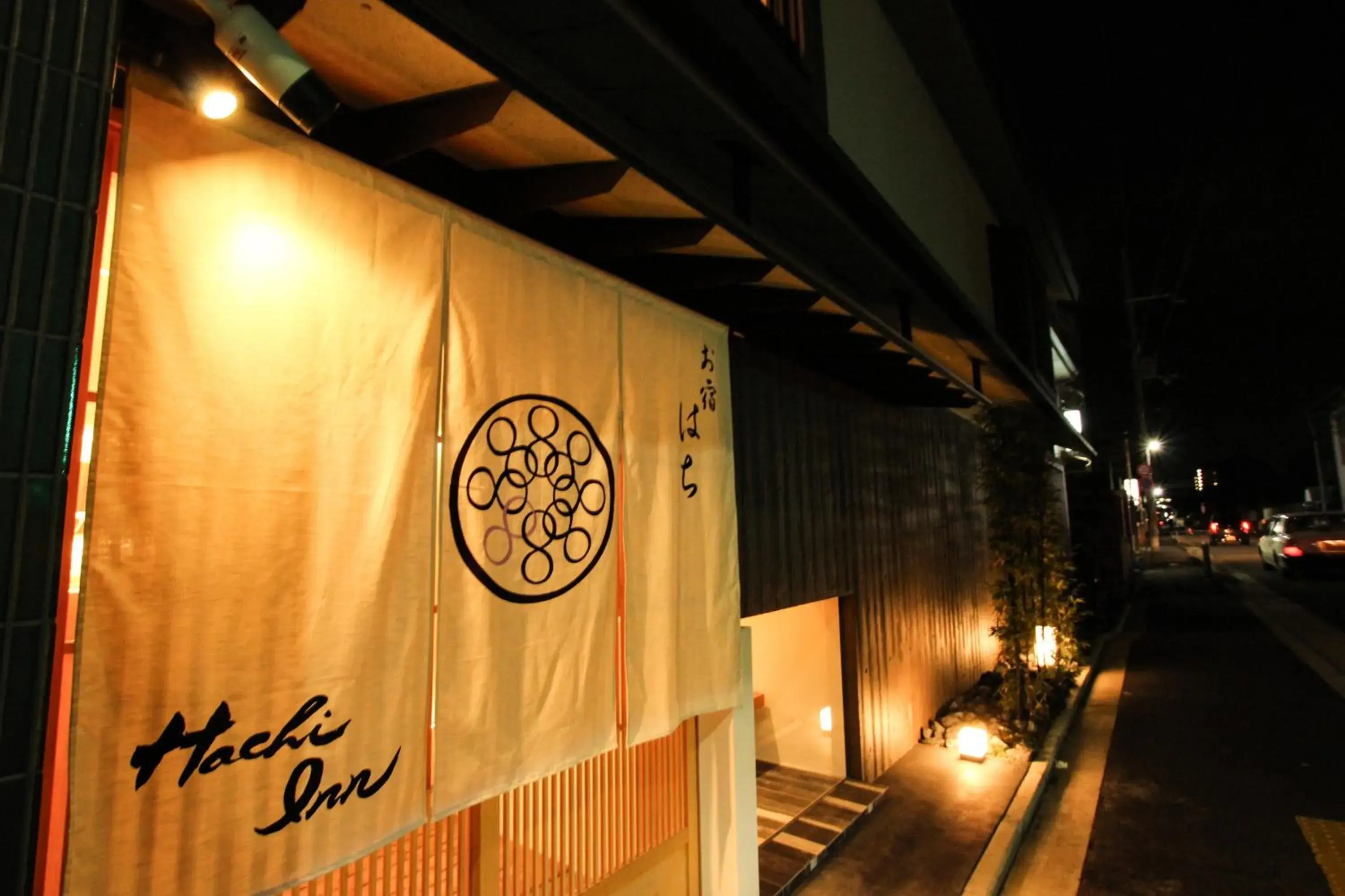 Hachi Inn Hachi Inn