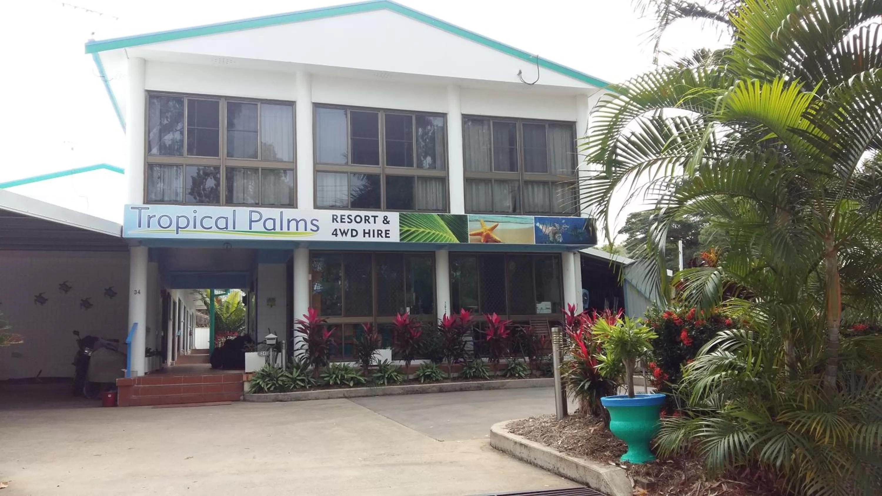 Facade/entrance in Tropical Palms Resort & 4WD Hire