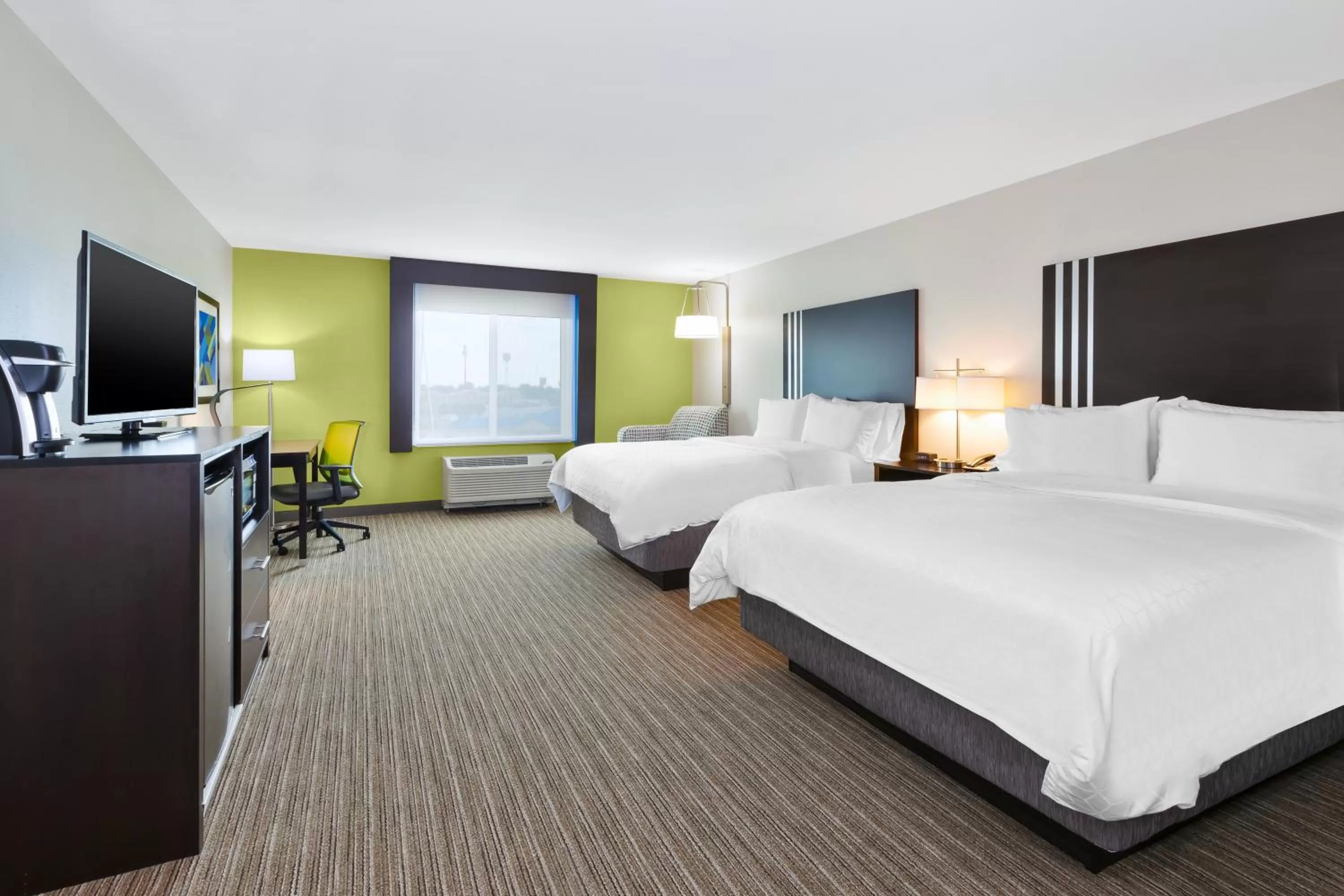 Bedroom, Bed in Holiday Inn Express & Suites - Effingham by IHG