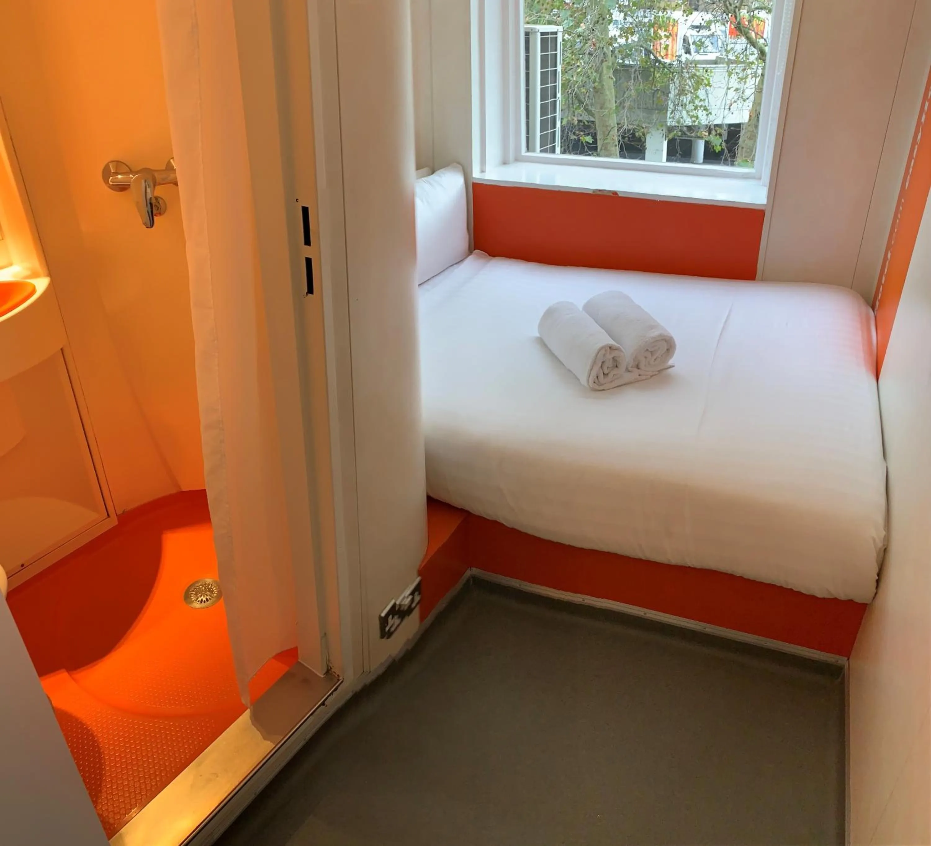 Bed in easyHotel South Kensington