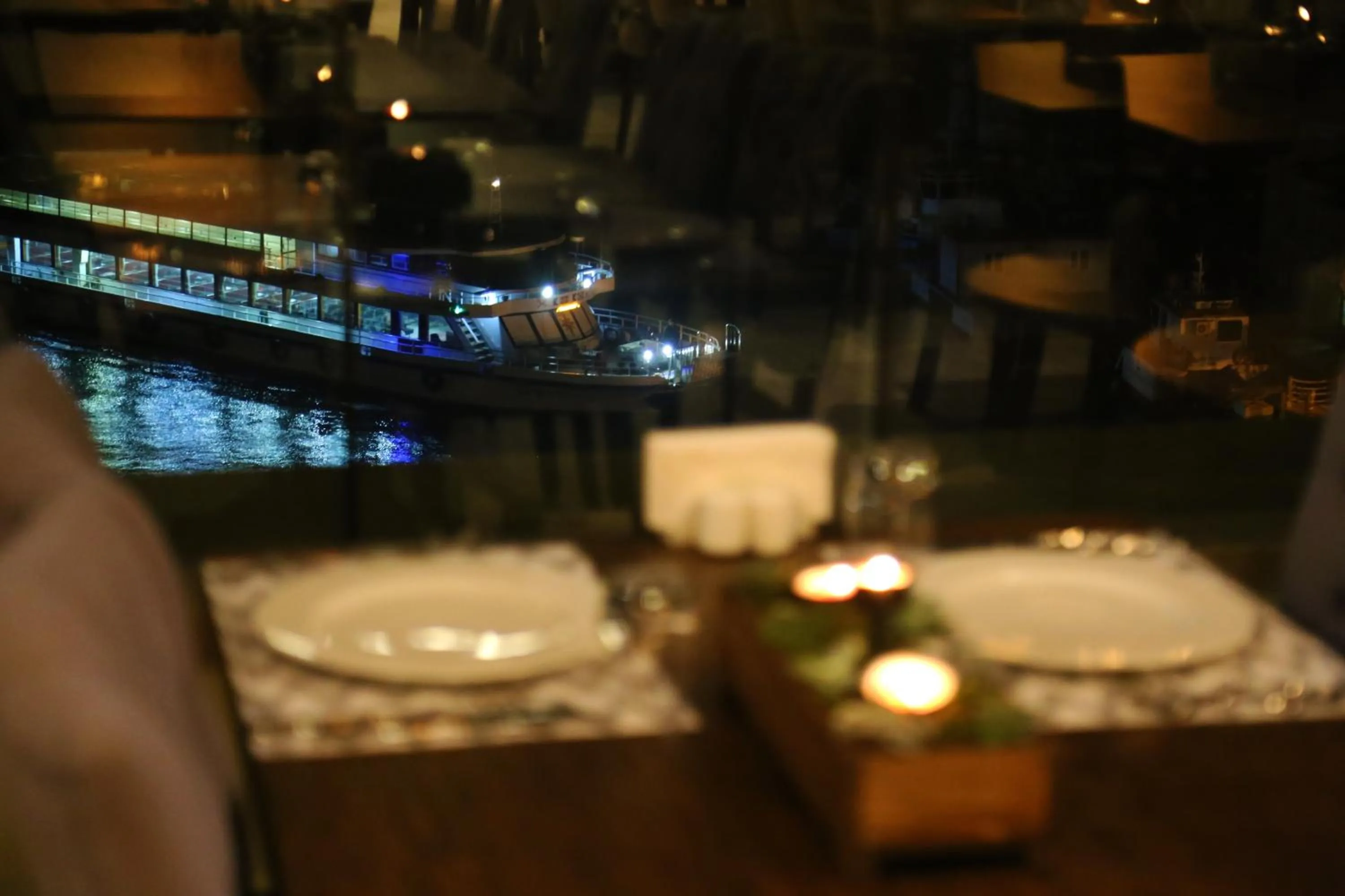 Food and drinks in Pasaport Pier Hotel