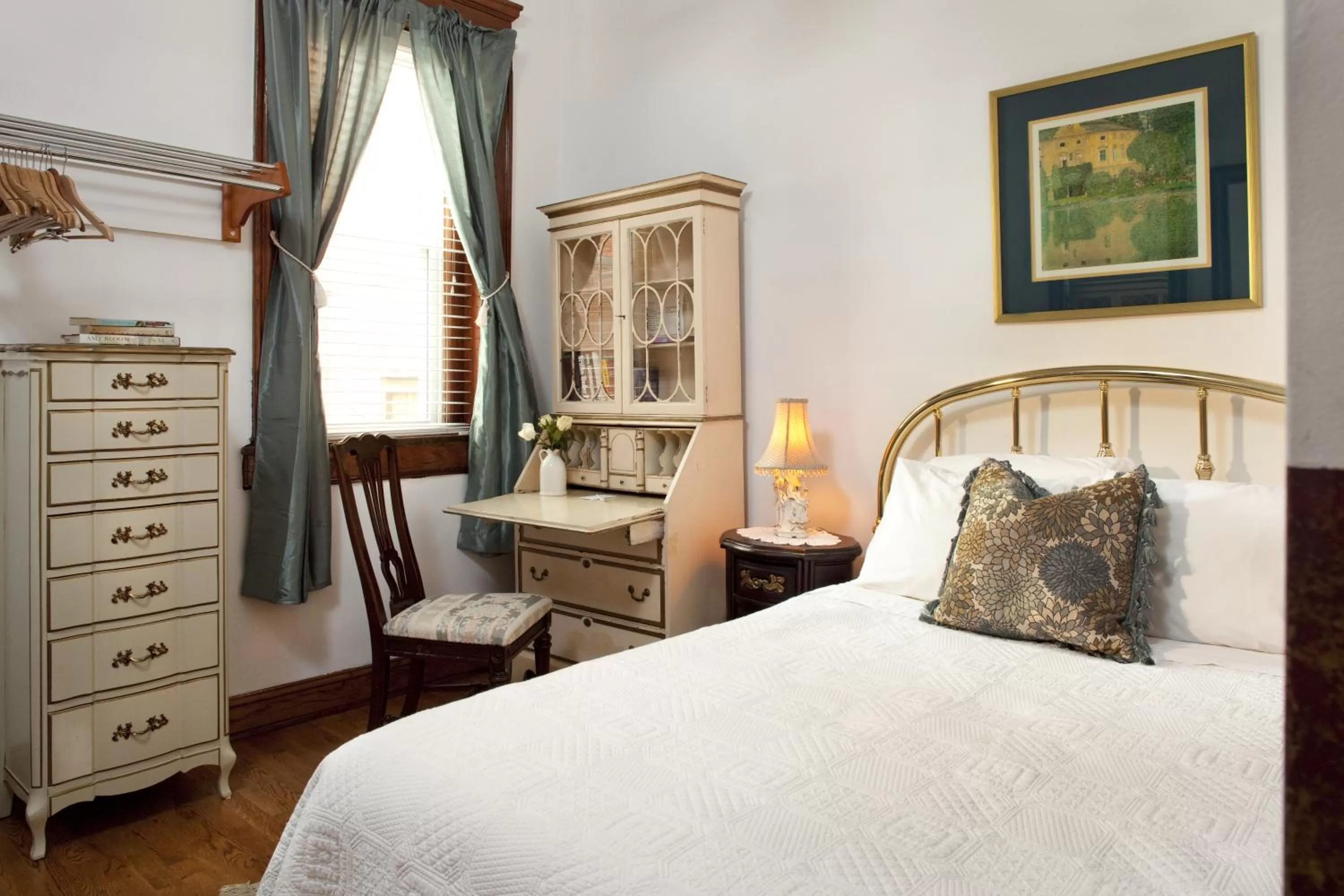 Bed in American Guest House, a Washington DC Bed and Breakfast